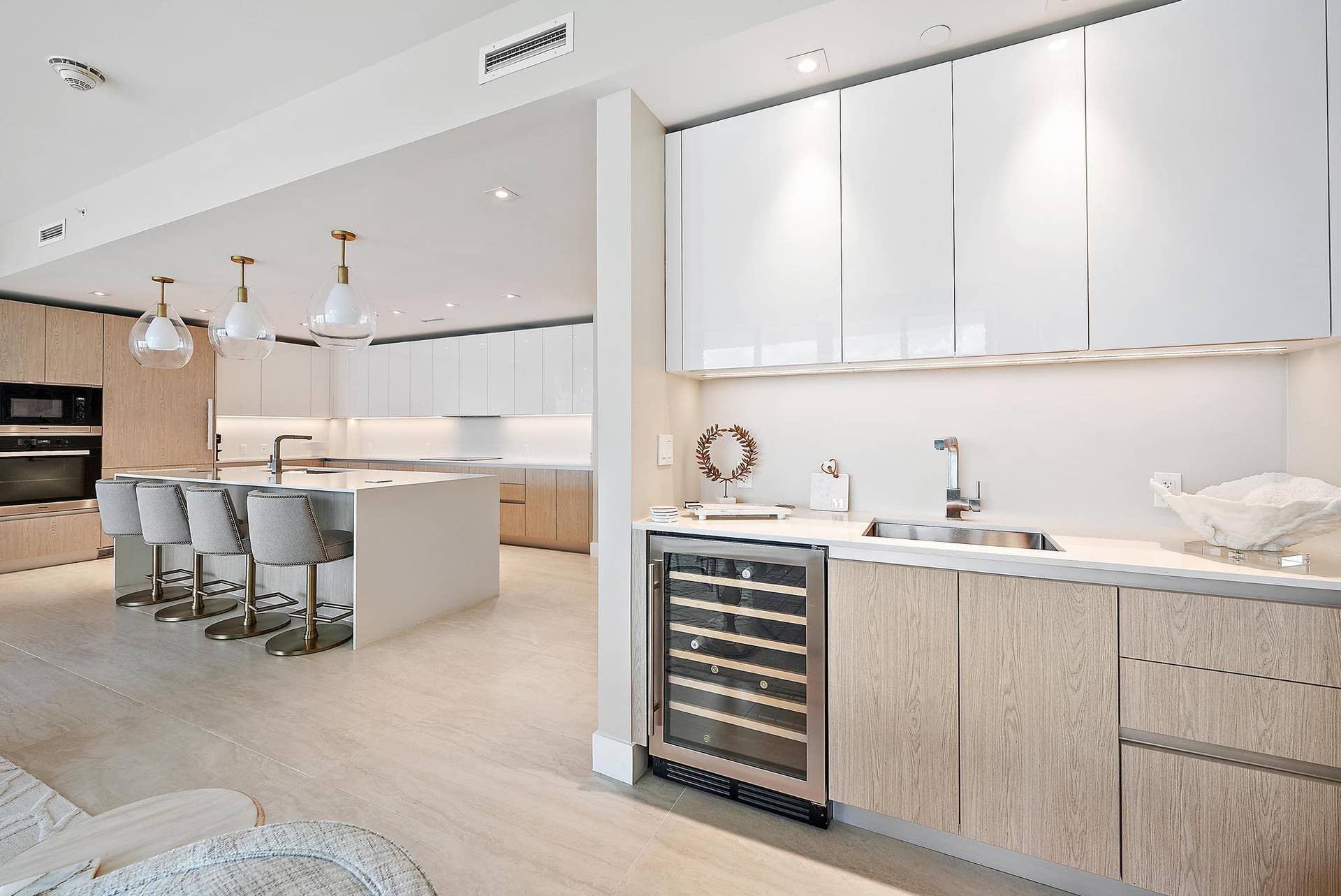 3100 N Ocean Dr p 1105-28