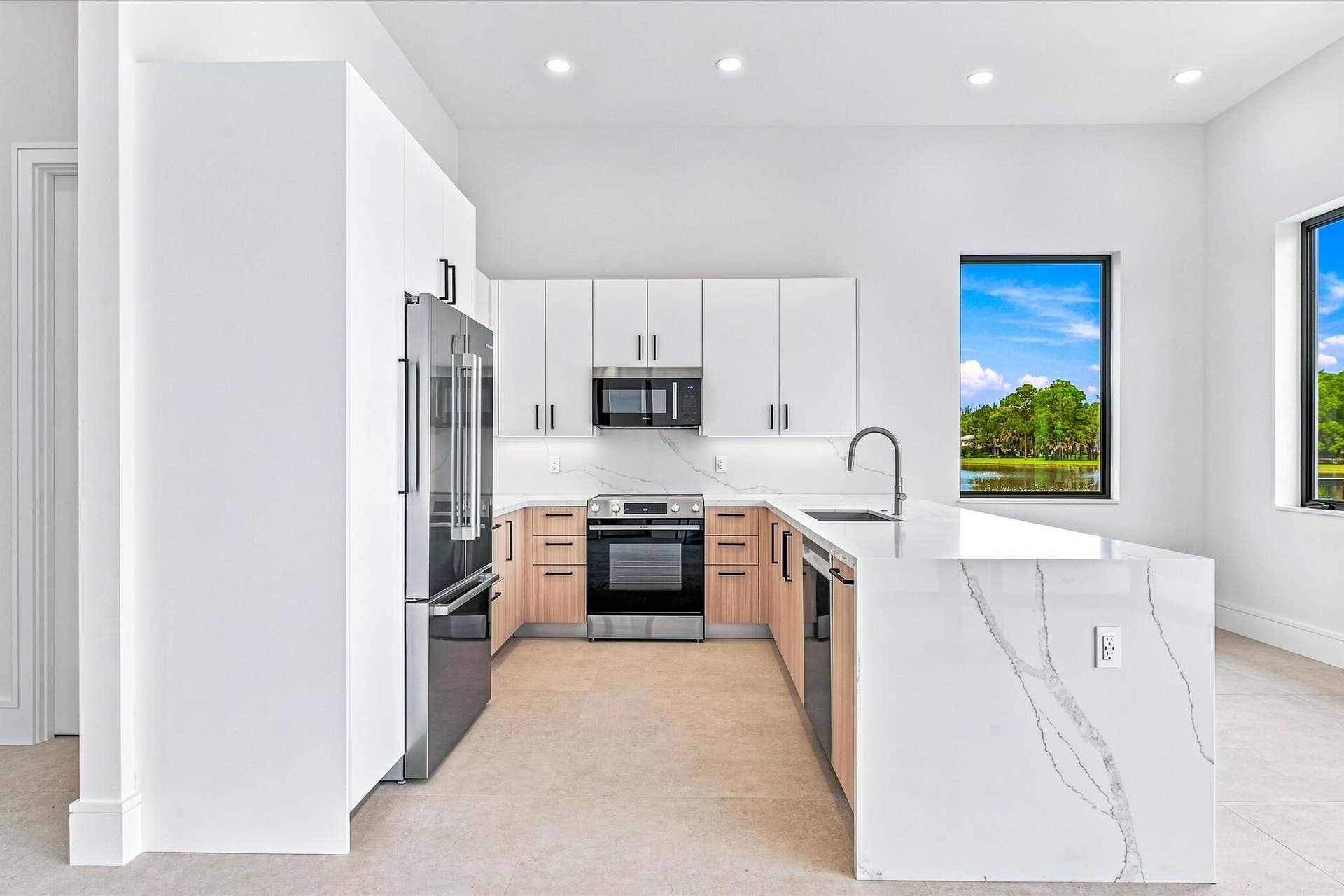5593 Reynolds Road, Lake Worth, FL 33449 Guest House kitchen
