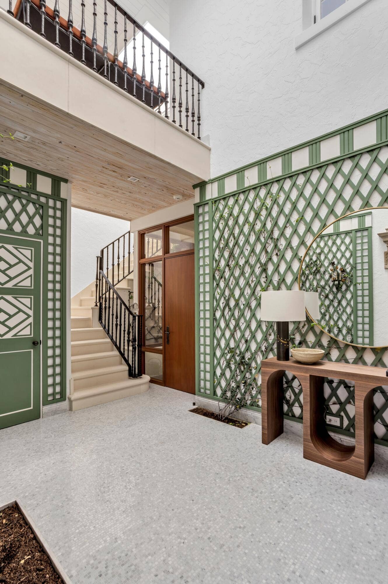 206 Phipps Plaza, Palm Beach, FL 33480 mls_FOYER_ANGLE_EB