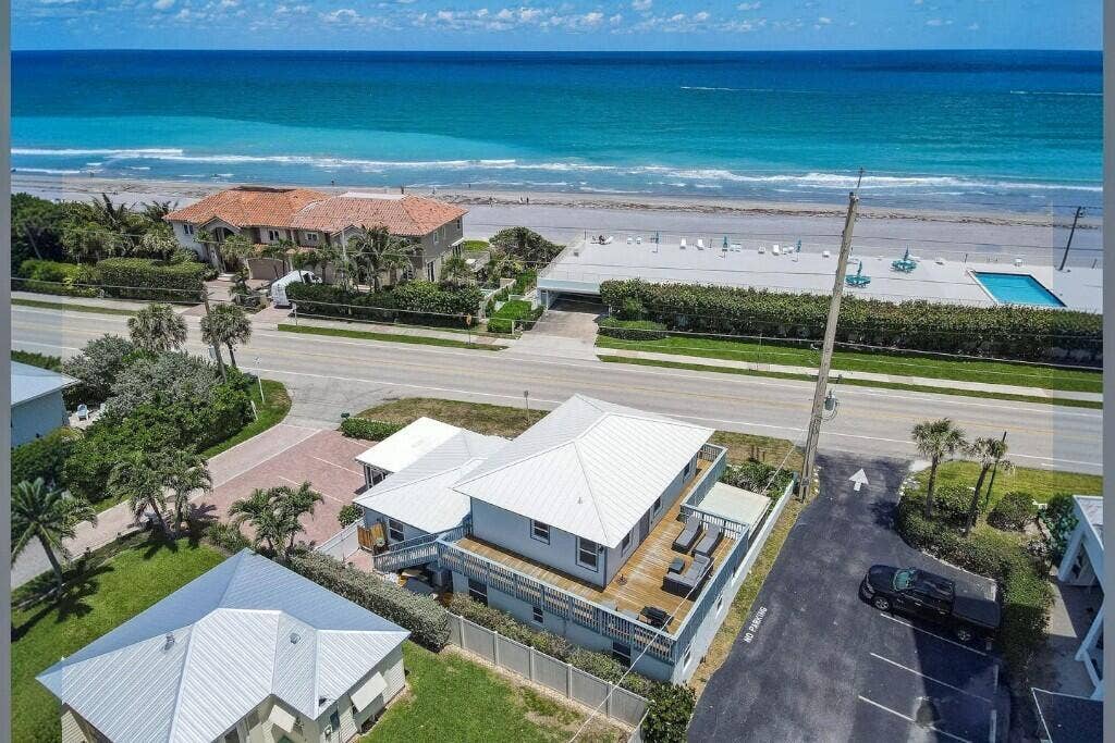 444 ZEPHYR Way, Juno Beach, FL 33408 Aerial View of House & Beach