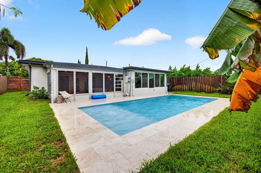 Property photo for 4670 NE 4TH Avenue, Oakland Park, FL