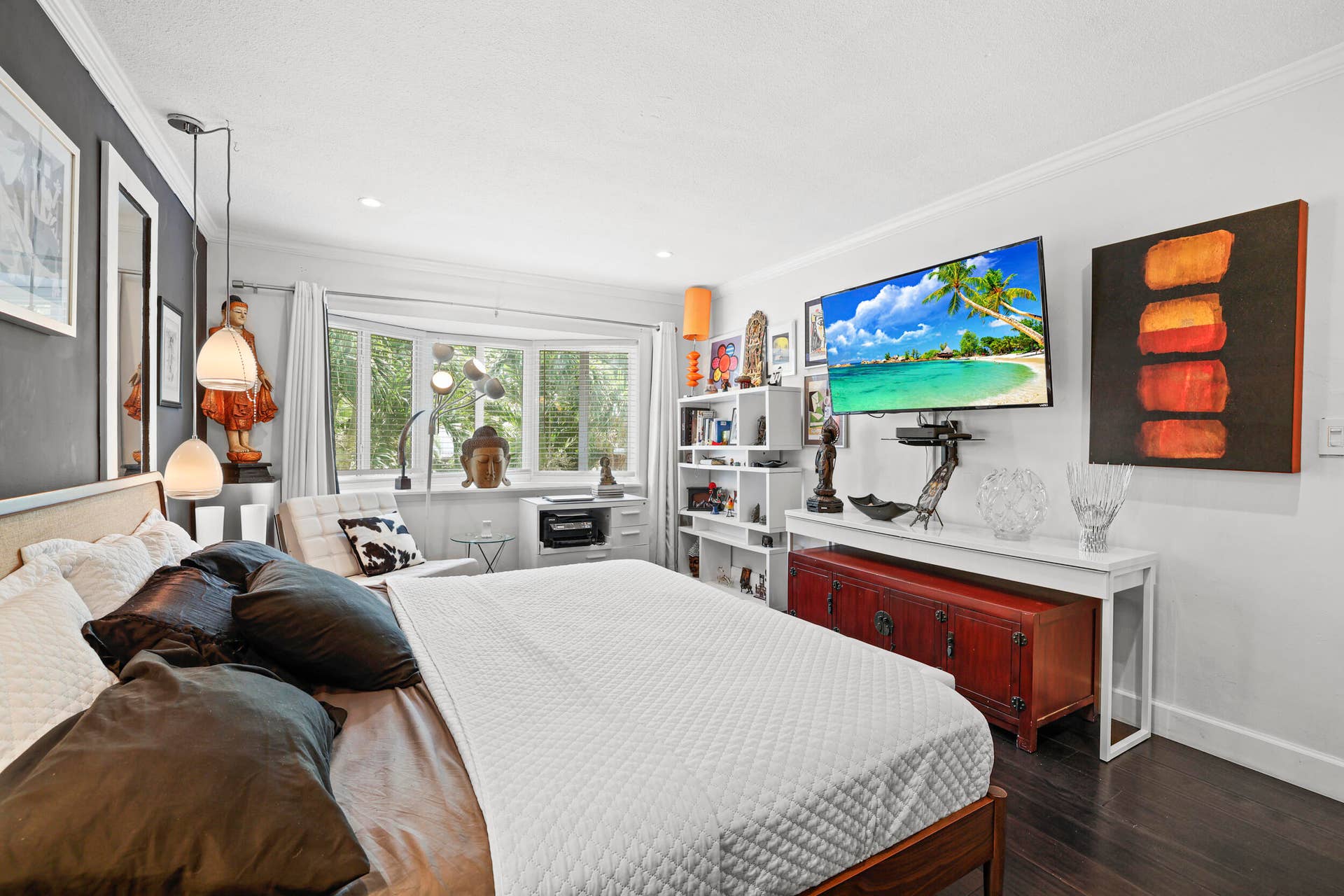 7 Middlesex Drive, Wilton Manors, FL 33305 Hardwood-style flooring throughout