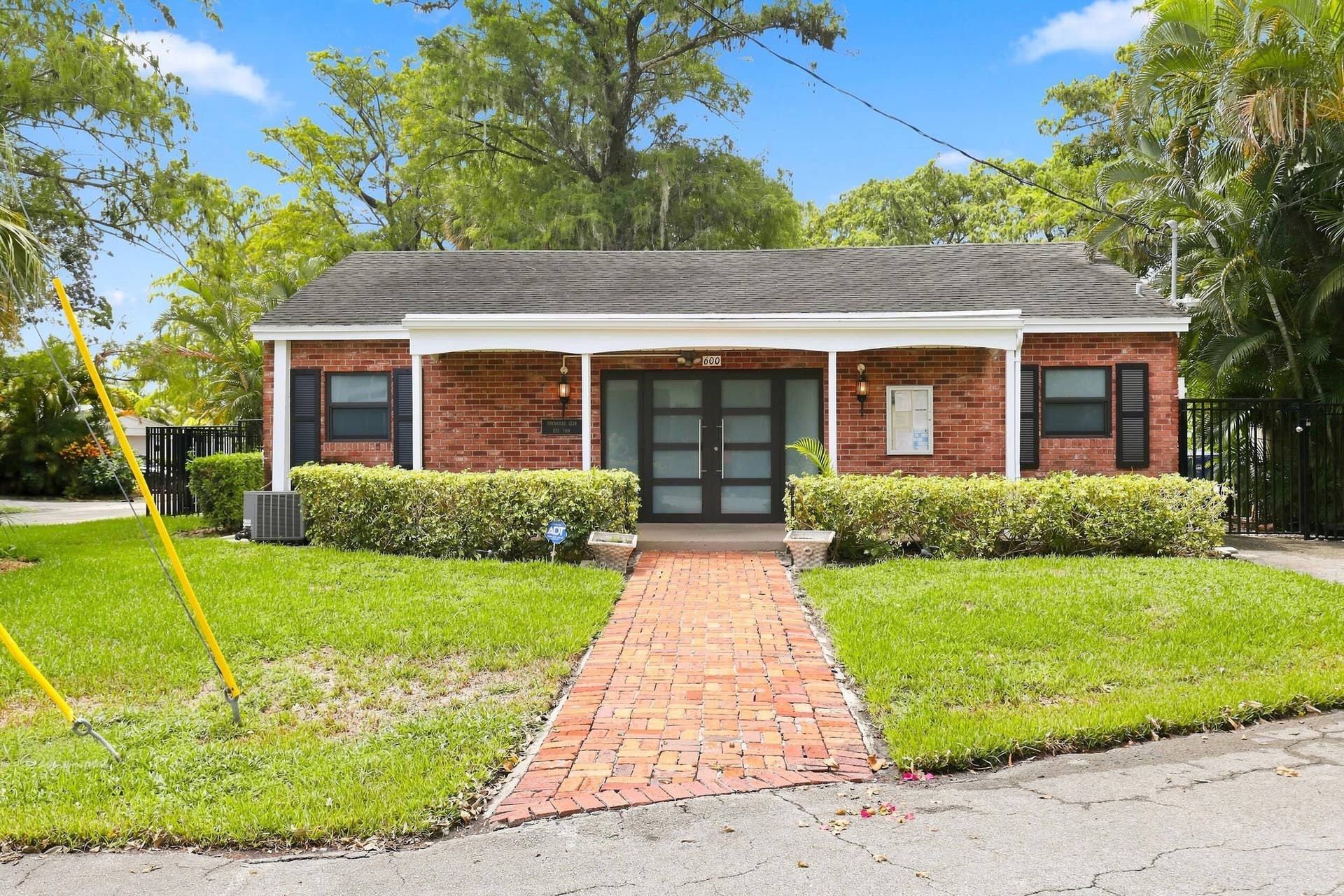 7 Middlesex Drive, Wilton Manors, FL 33305 Community Building