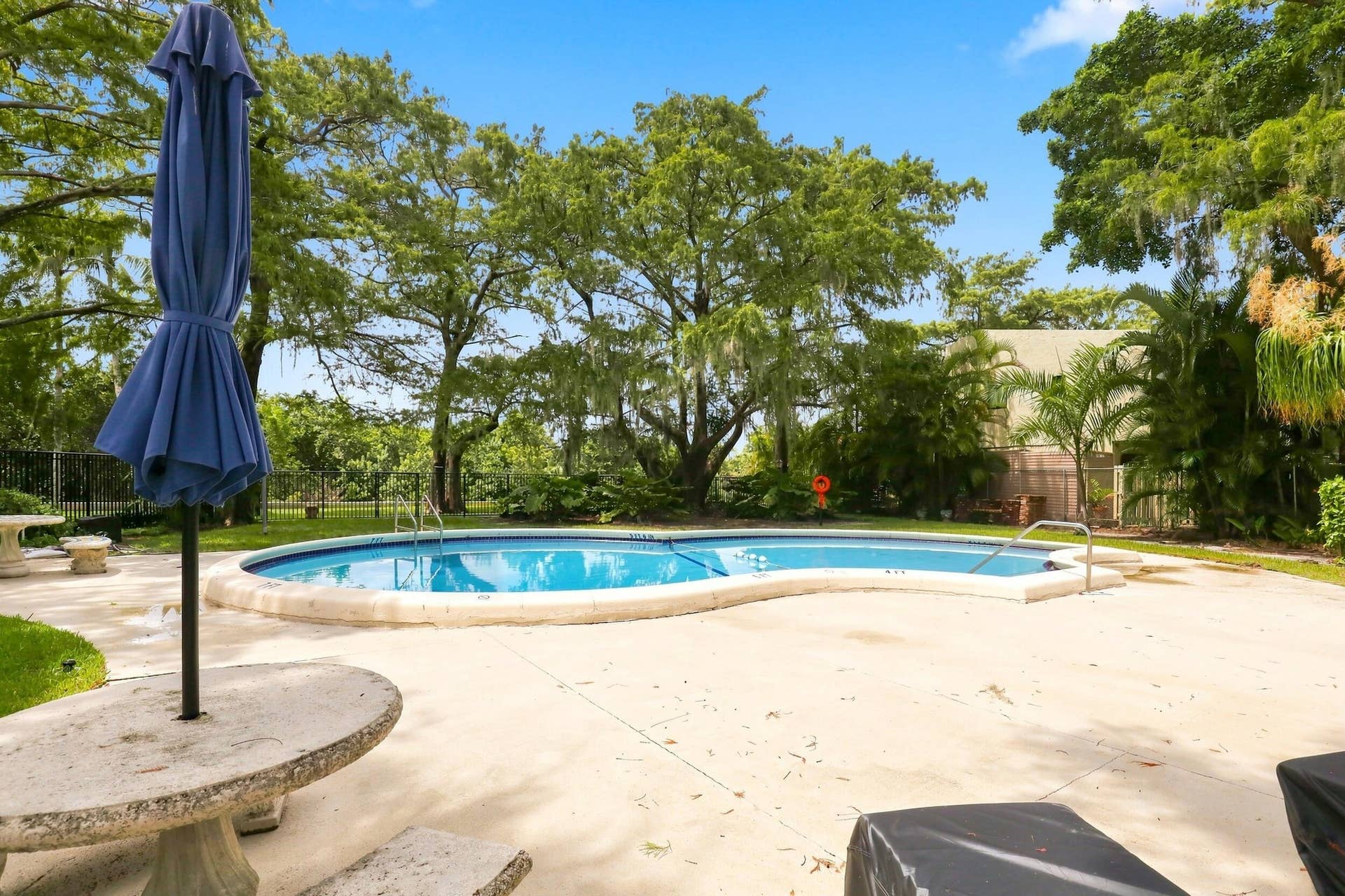 7 Middlesex Drive, Wilton Manors, FL 33305 Pool