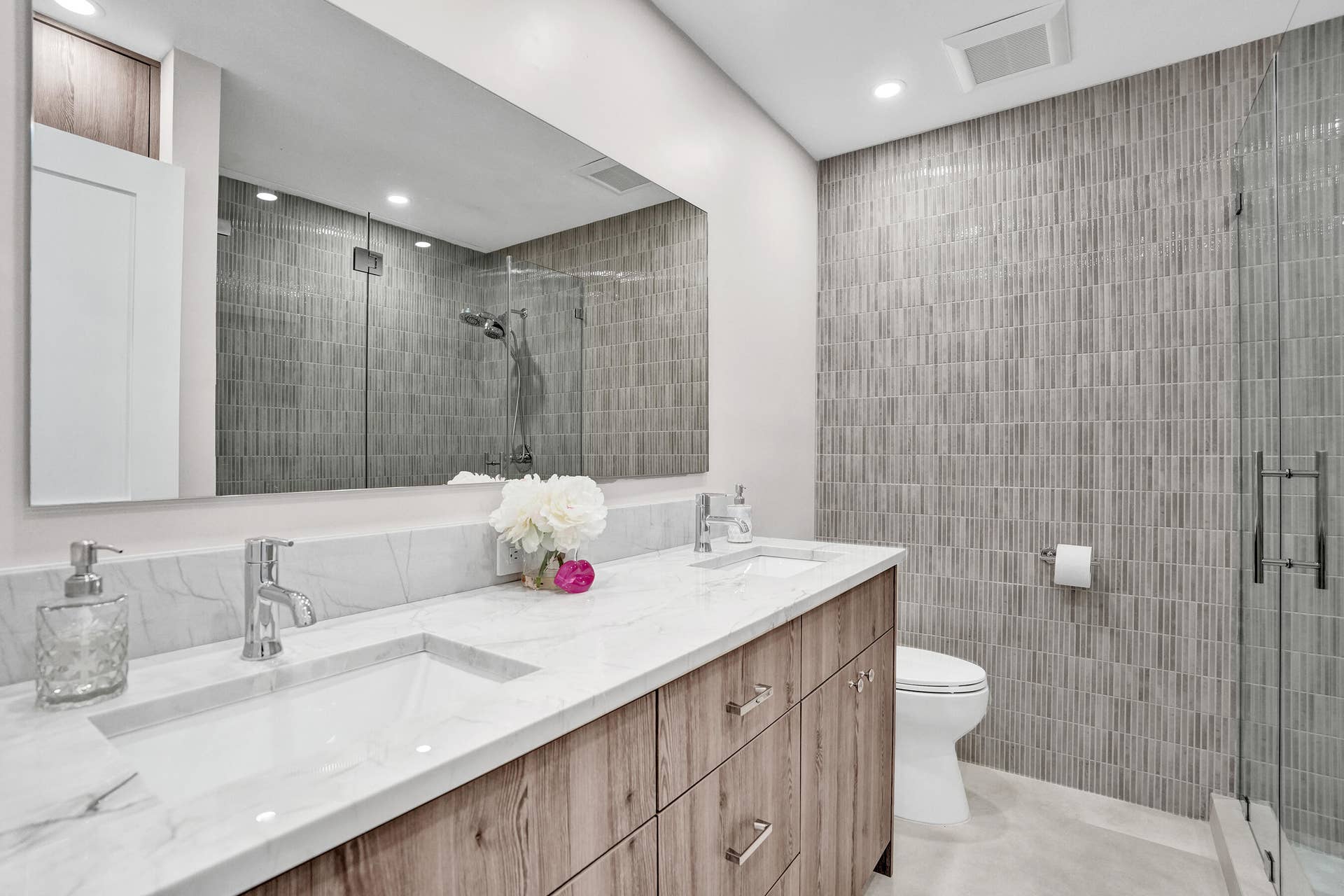 3608 NE 24TH Avenue, Fort Lauderdale, FL 33308 2nd Bath with dual sinks and Quartz counter