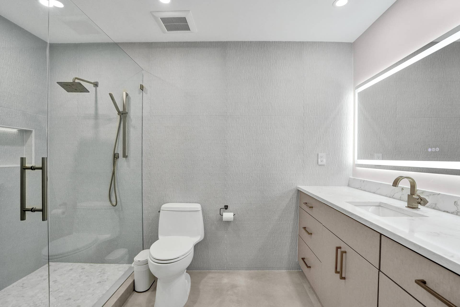 3608 NE 24TH Avenue, Fort Lauderdale, FL 33308 Master bath