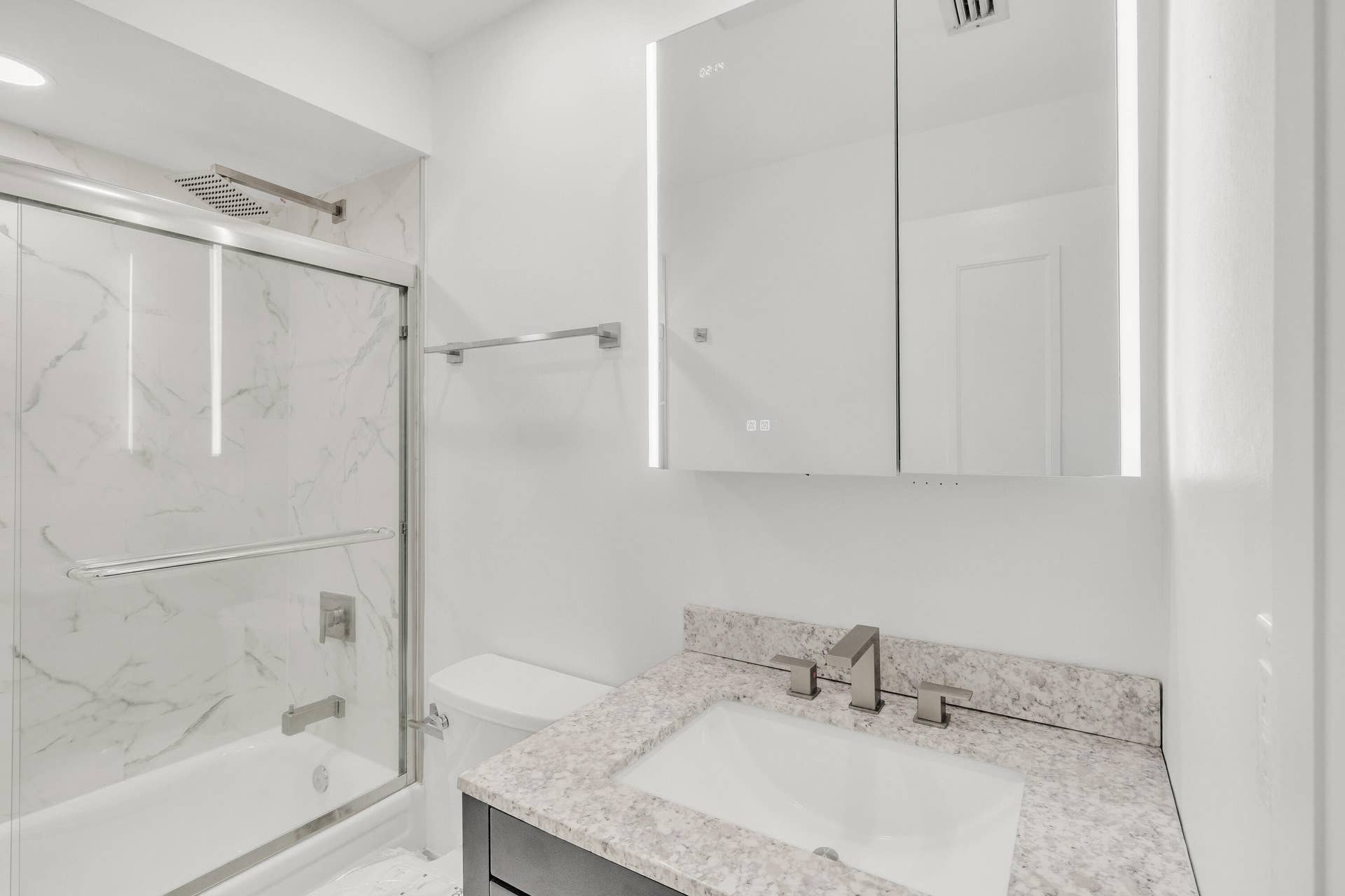 4854 ACORN Drive, Boca Raton, FL 33487 8 Guest Bathroom (2)