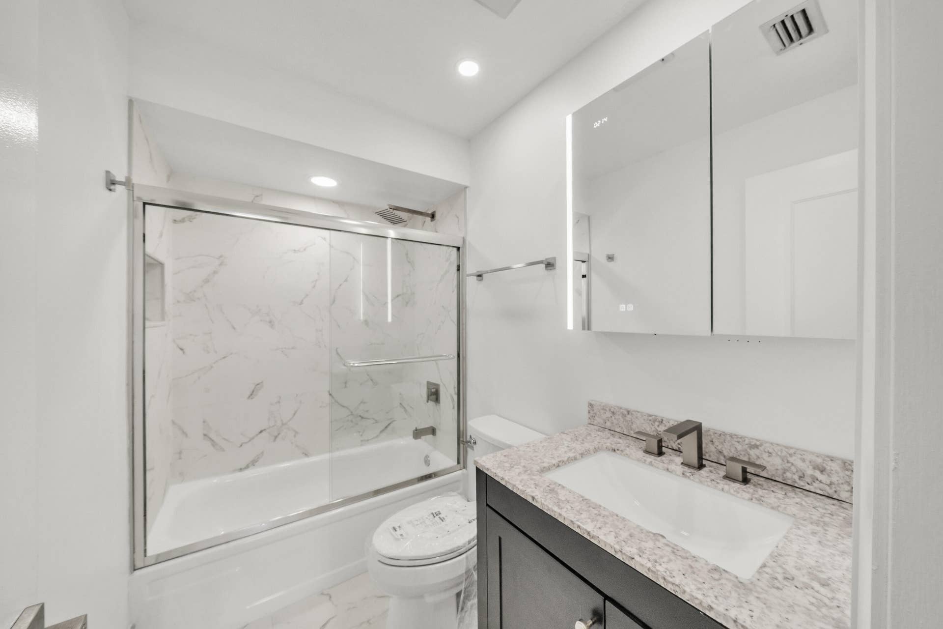 4854 ACORN Drive, Boca Raton, FL 33487 8 Guest Bathroom (1)