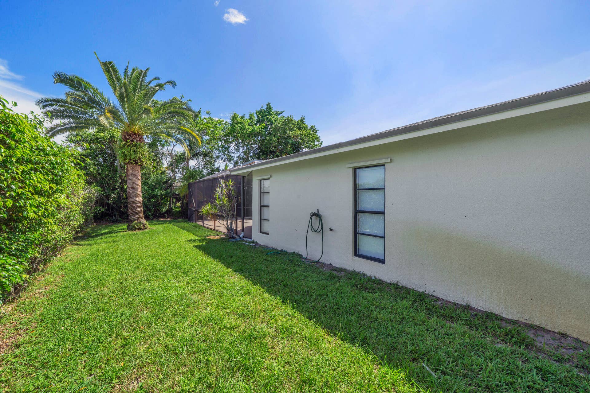 4854 ACORN Drive, Boca Raton, FL 33487 25 Side yard (2)