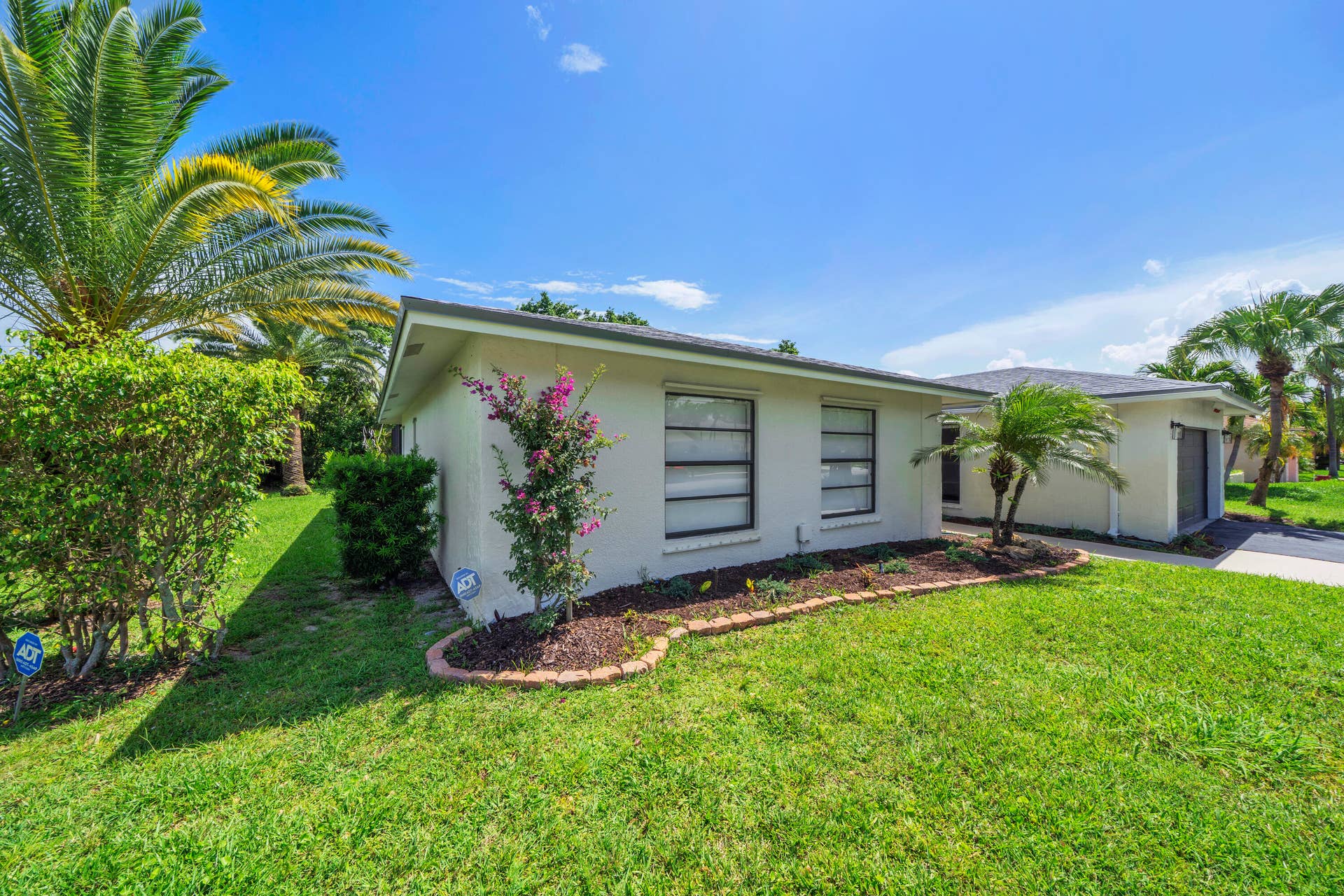 4854 ACORN Drive, Boca Raton, FL 33487 25 Side yard (1)