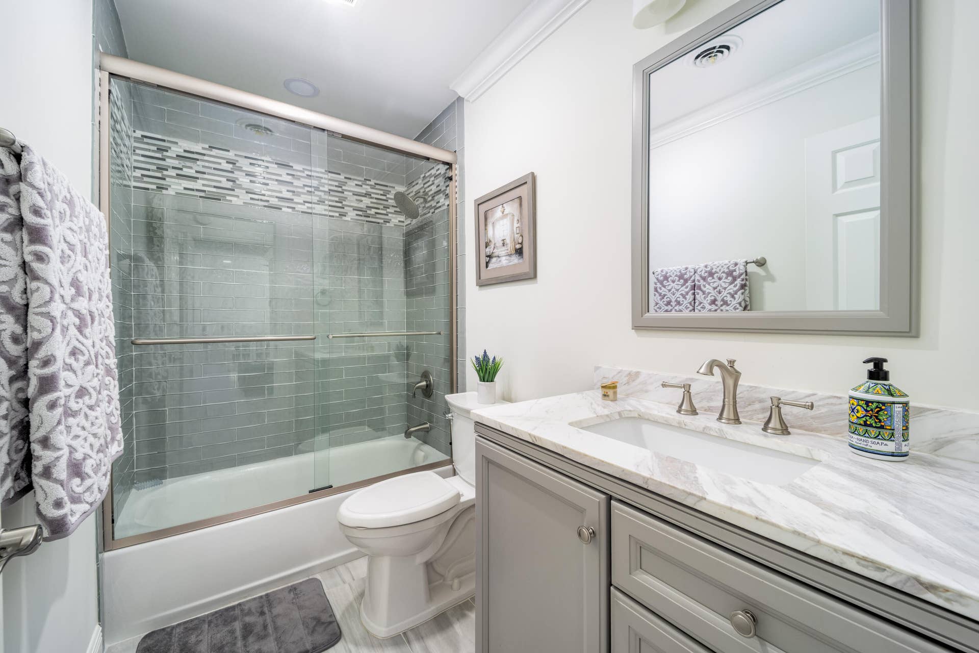 3273 SE FAIRWAY E, Stuart, FL 34997 Bath