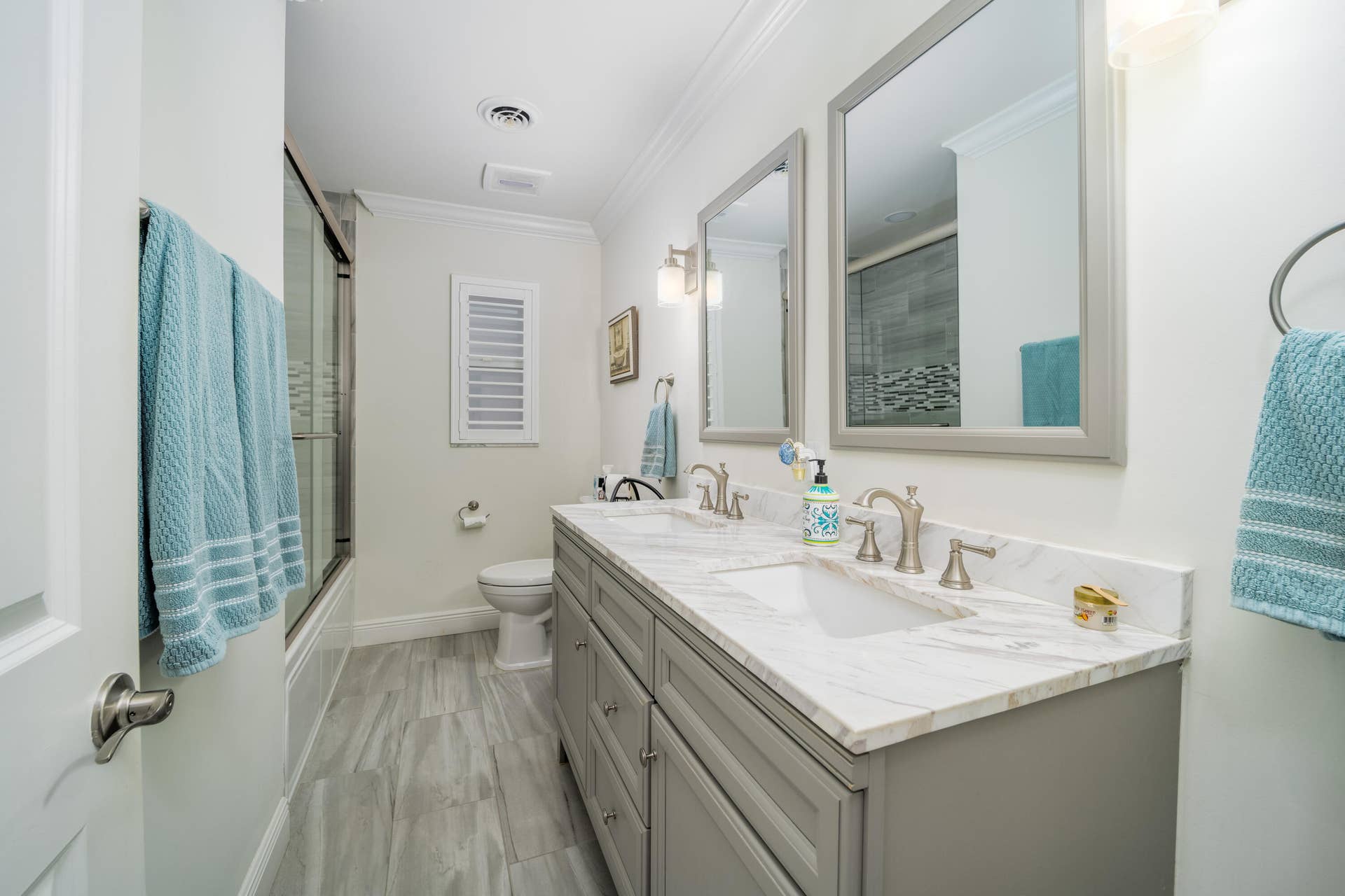 3273 SE FAIRWAY E, Stuart, FL 34997 Bath