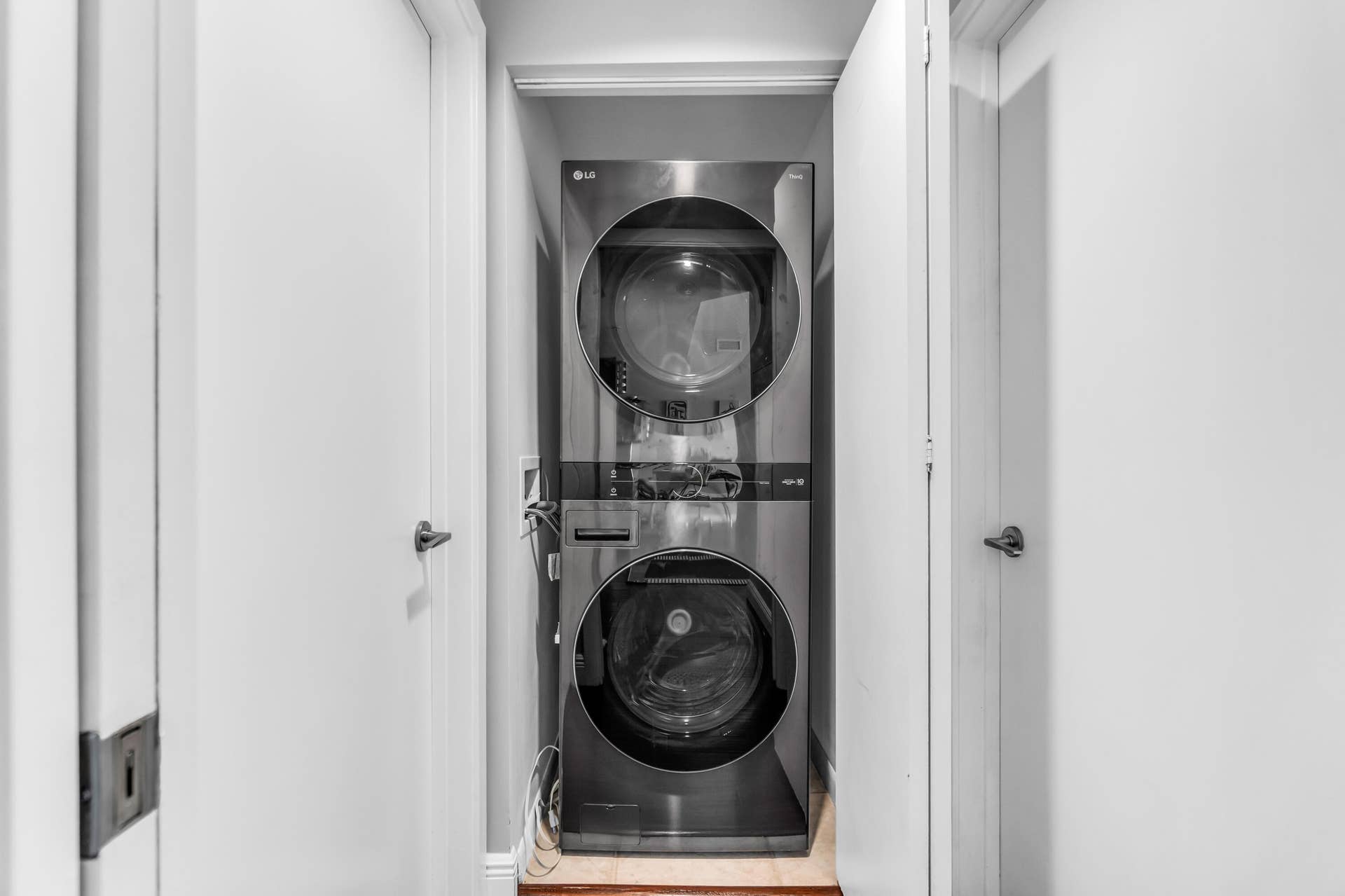 1551 N FLAGLER Drive, #817, West Palm Beach, FL 33401 Stacked Washer & Dryer