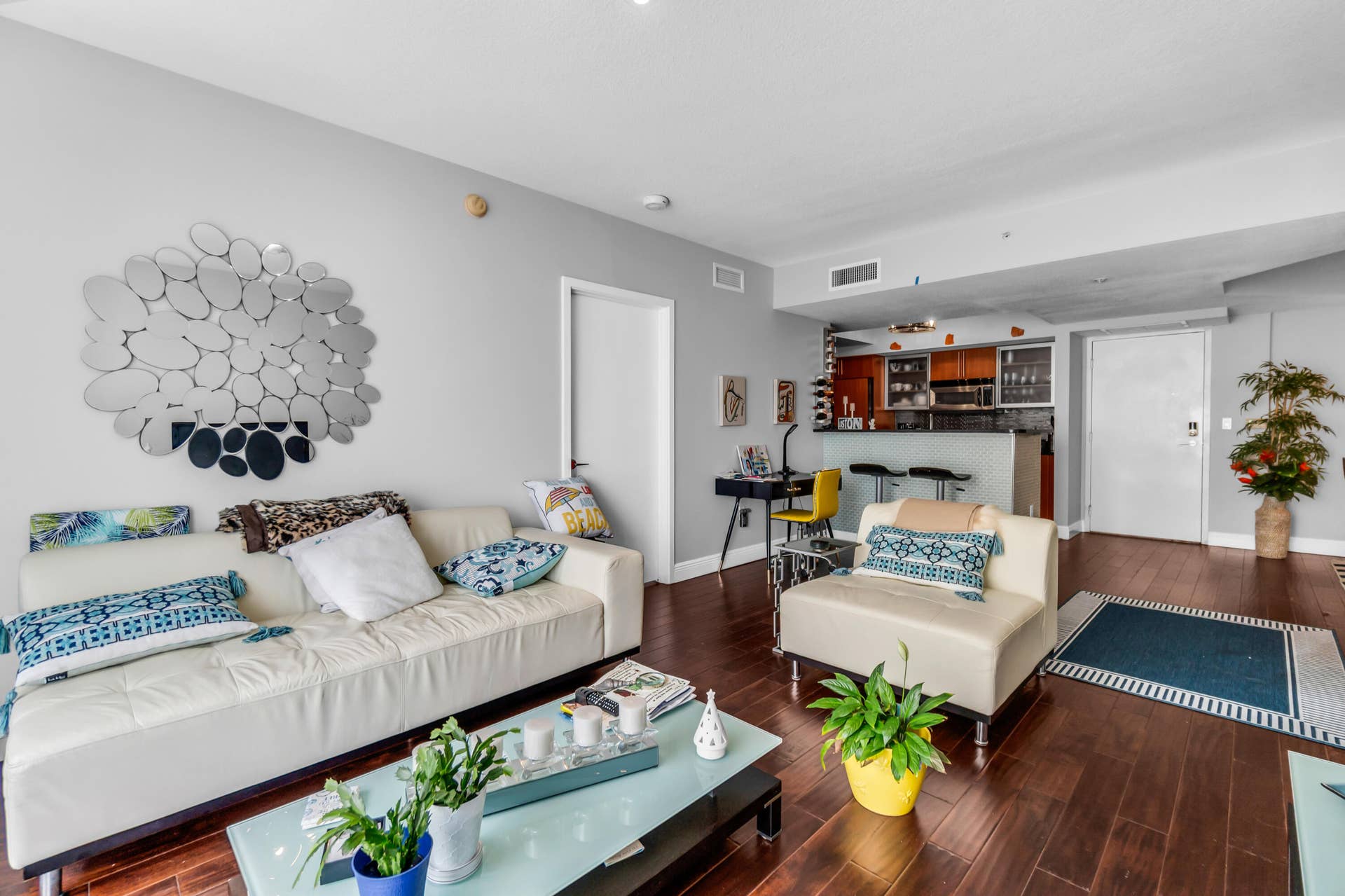1551 N FLAGLER Drive, #817, West Palm Beach, FL 33401 Living Area