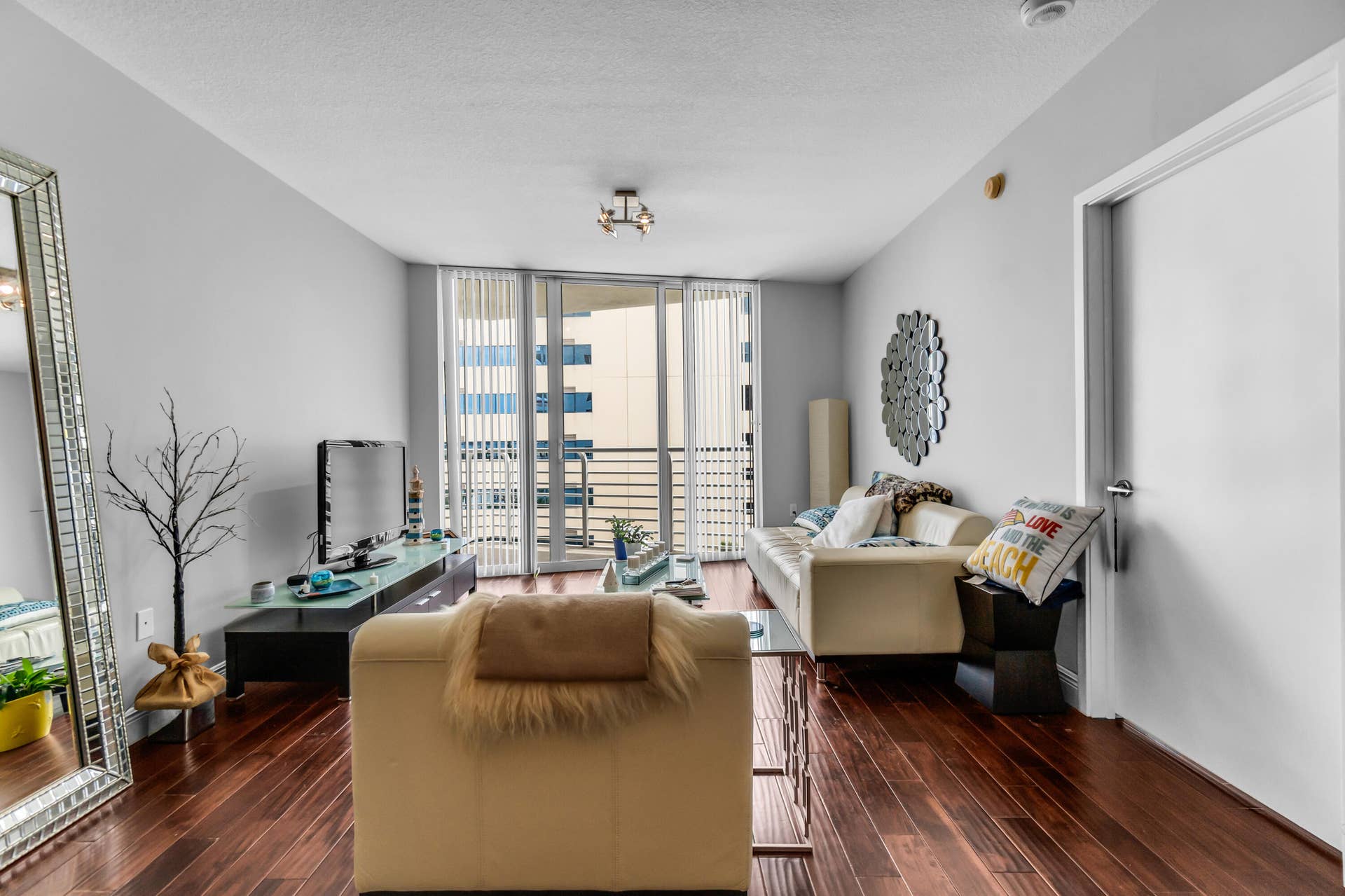 1551 N FLAGLER Drive, #817, West Palm Beach, FL 33401 Living Area