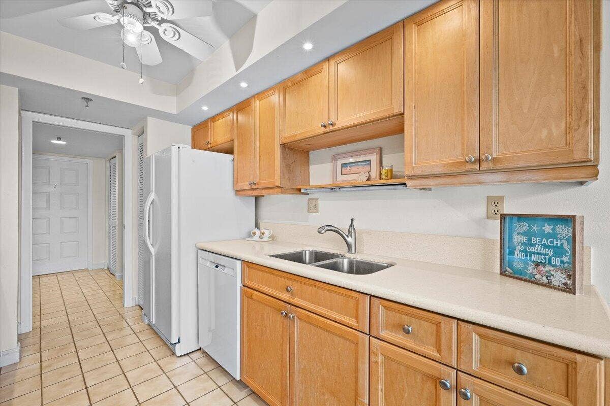 1300 S State Hwy A1A, #119, Jupiter, FL 33477 Kitchen
