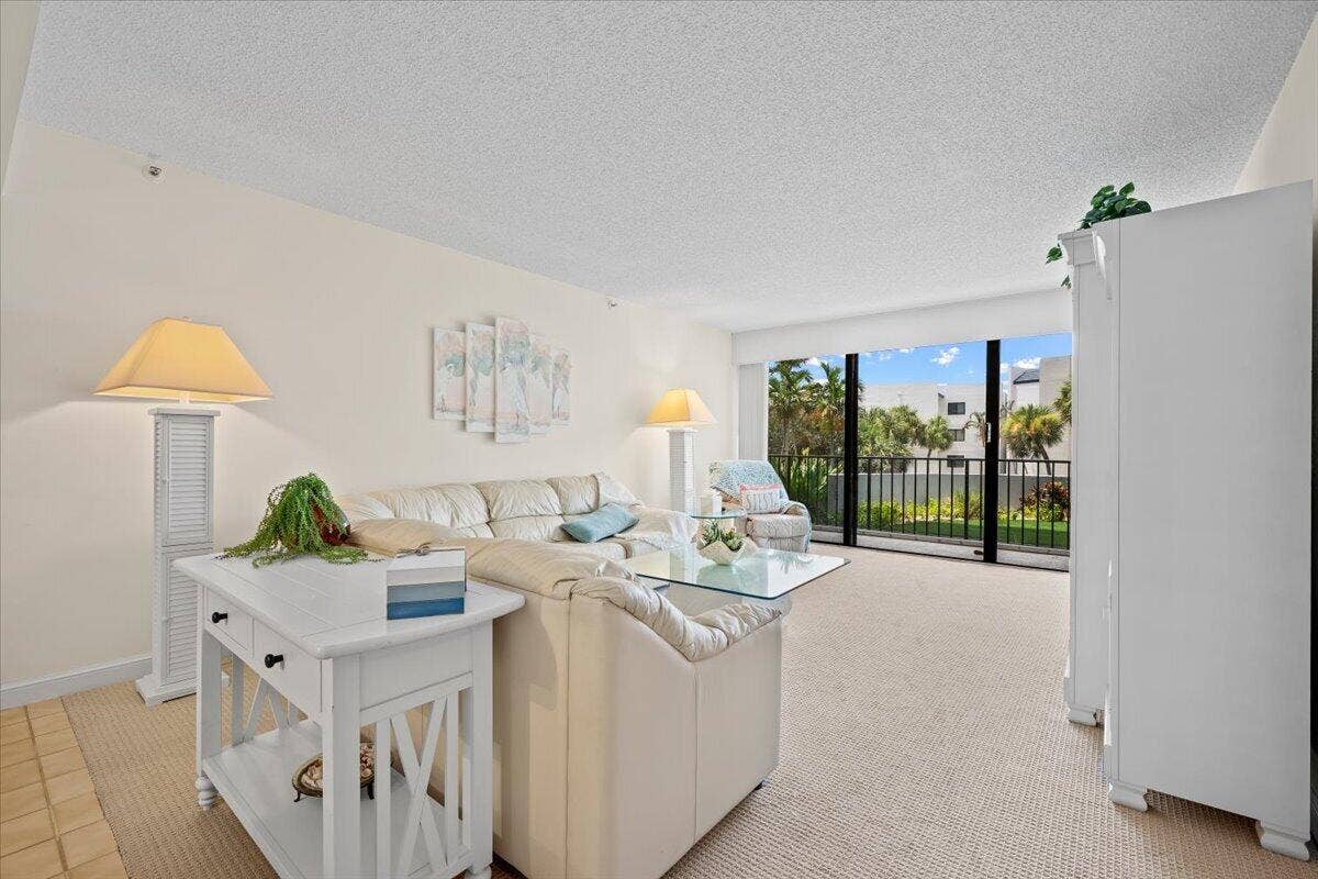 1300 S State Hwy A1A, #119, Jupiter, FL 33477 Living Room
