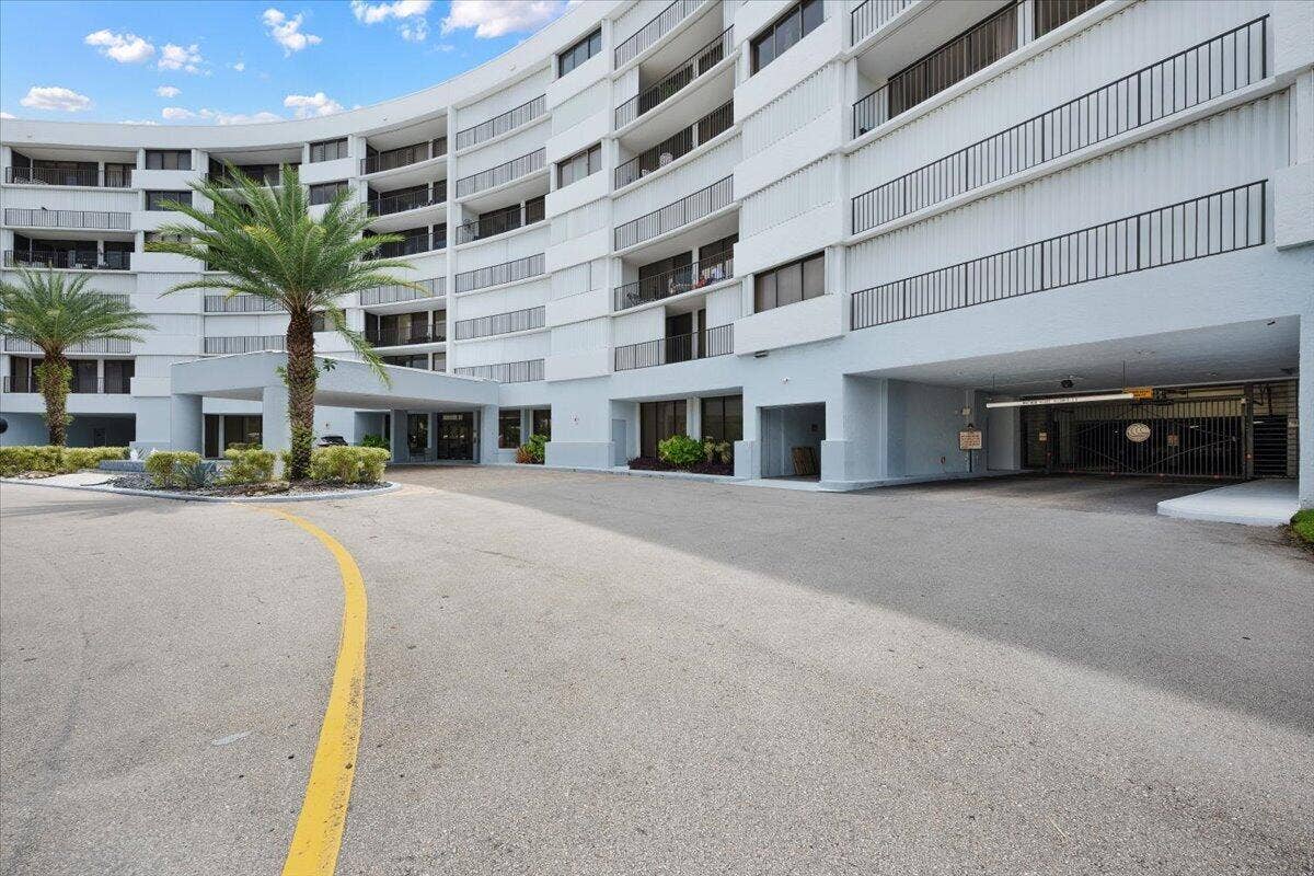 1300 S State Hwy A1A, #119, Jupiter, FL 33477 02-LUX_2283