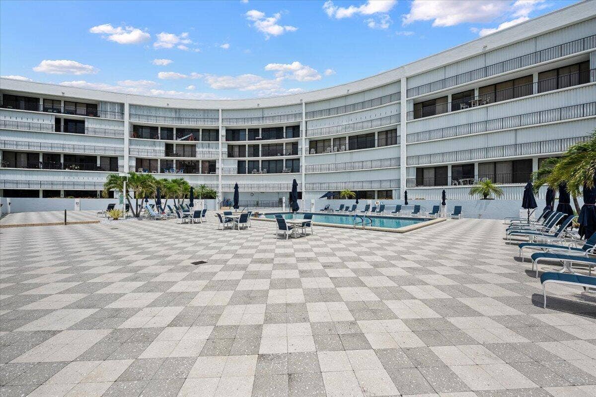 1300 S State Hwy A1A, #119, Jupiter, FL 33477 Pool Area