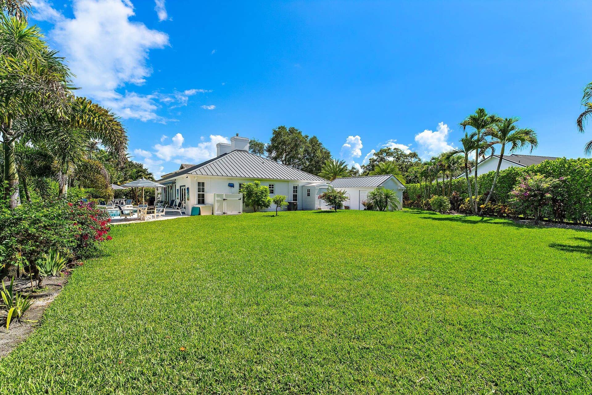9906 SE Mahogany Way, Jupiter, FL 33469 Side Yard