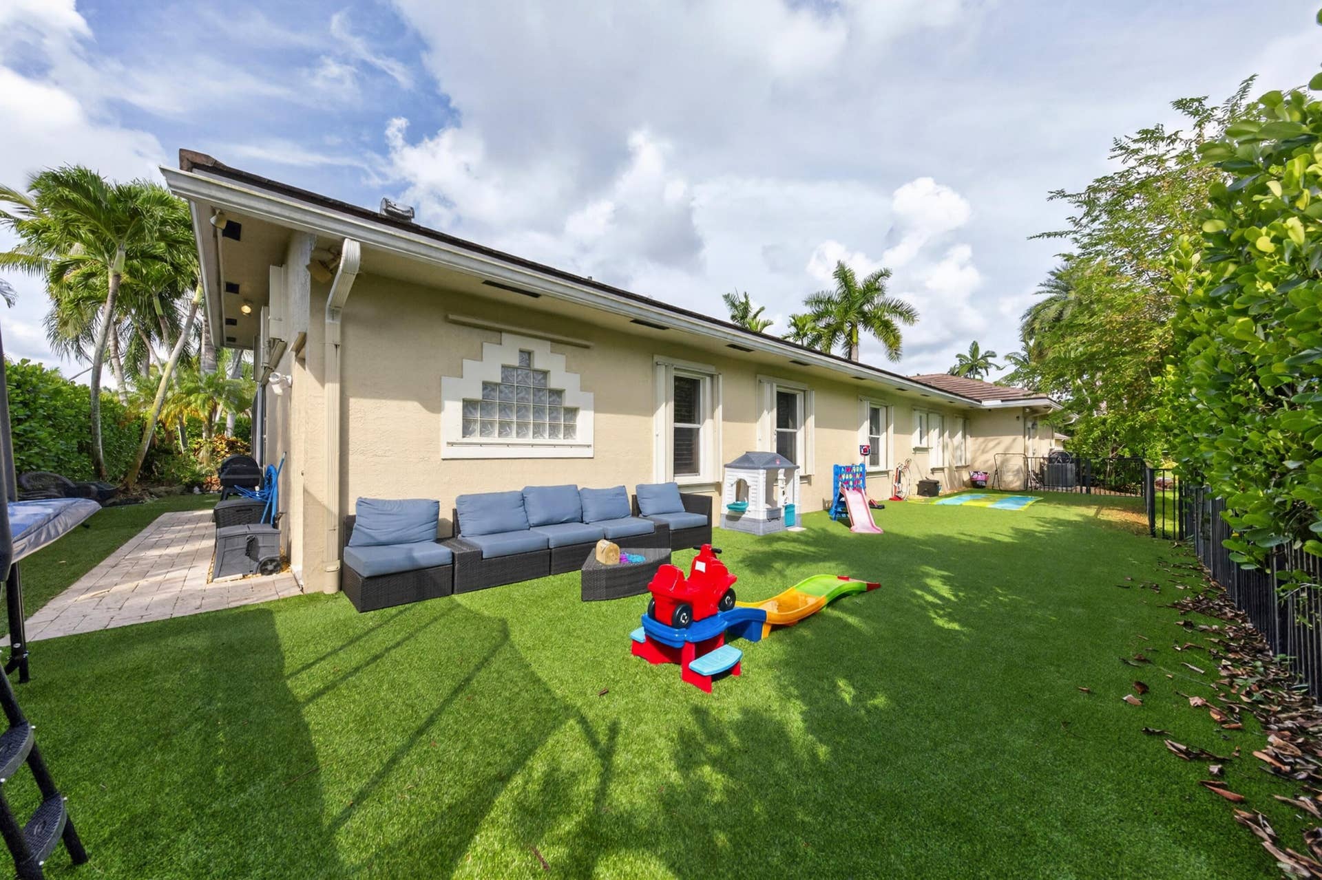 10506 NW 66th Street, Parkland, FL 33076 052-021-Side Yard-4000x2664