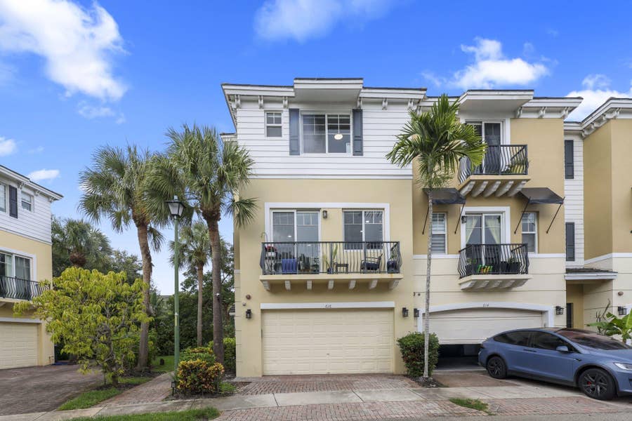 Property photo for 616 NW 38th Circle, Boca Raton, FL