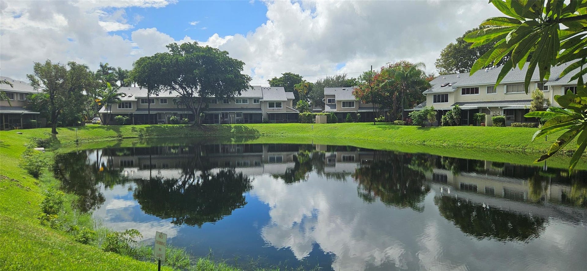 2262 DISCOVERY Circle W, Deerfield Beach, Deerfield Beach, FL 33442 Photo 2