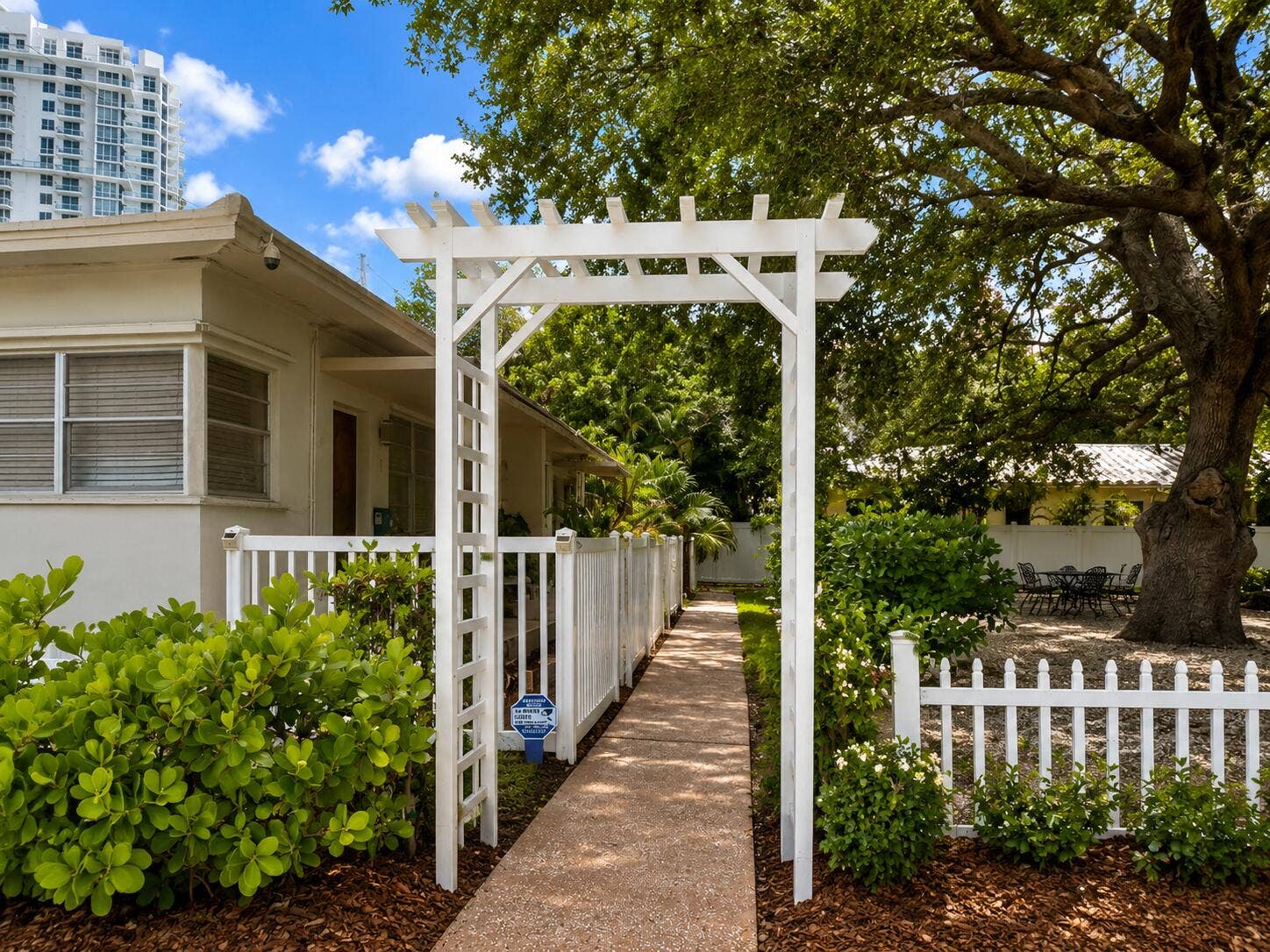 LAS OLAS ARBOR