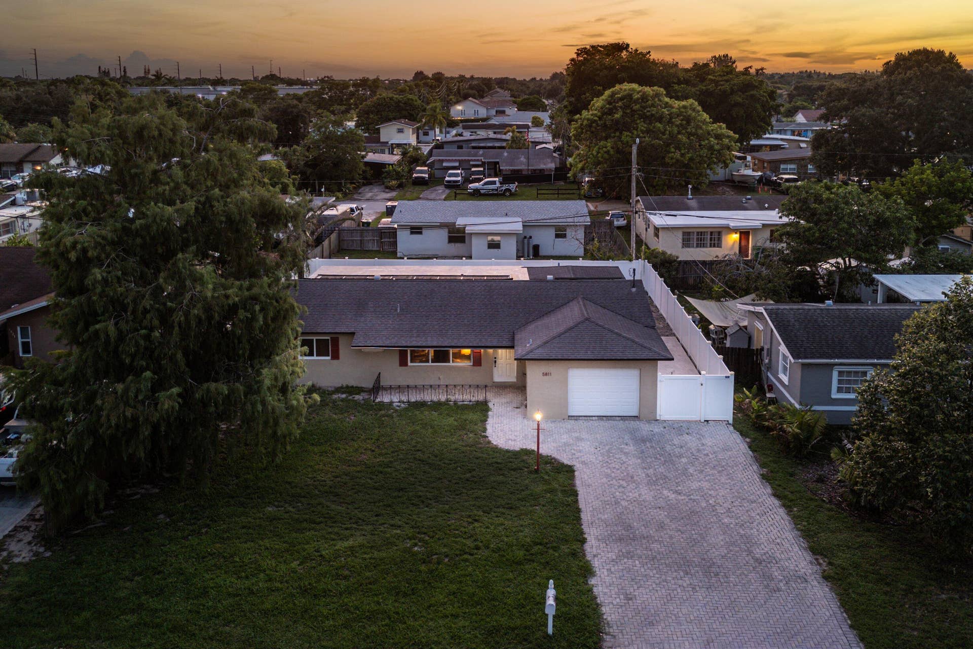 5811 SW 53RD Terrace, Davie, FL 33314 011-5811Southwest53rdTerrace-Davie-FL-33