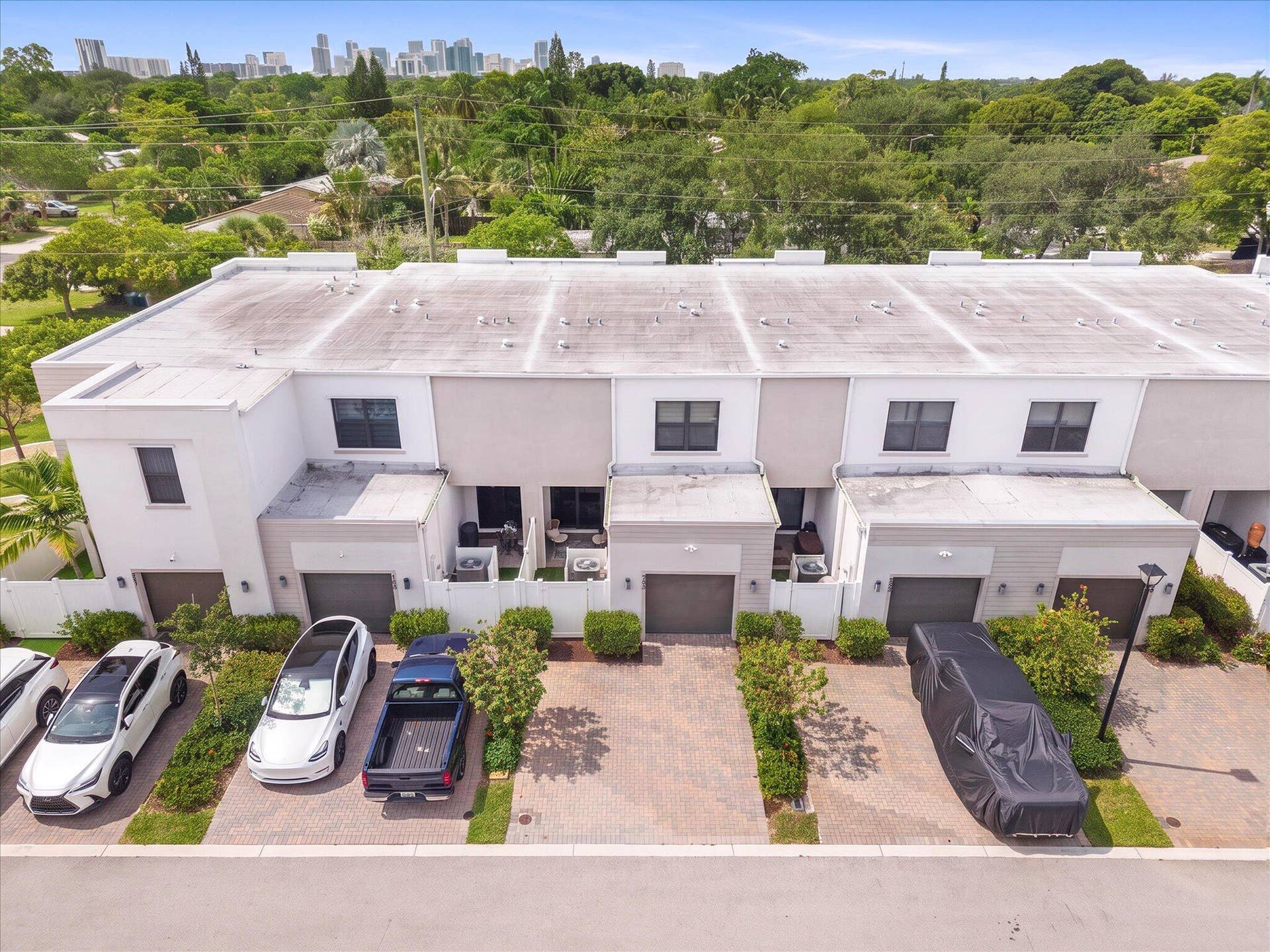 405 NW 17th Street, Fort Lauderdale, FL 33311 01-1