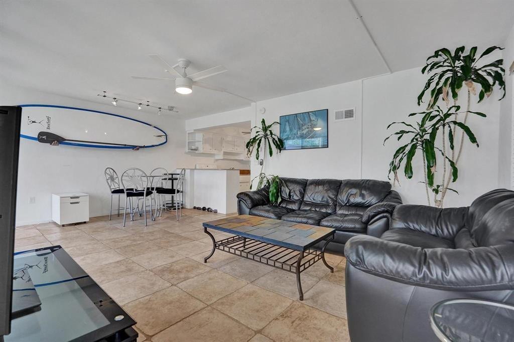 2760 YACHT CLUB Boulevard, #10C, Fort Lauderdale, Fort Lauderdale, FL 33304 Living room