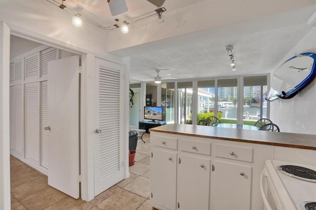 2760 YACHT CLUB Boulevard, #10C, Fort Lauderdale, Fort Lauderdale, FL 33304 Kitchen