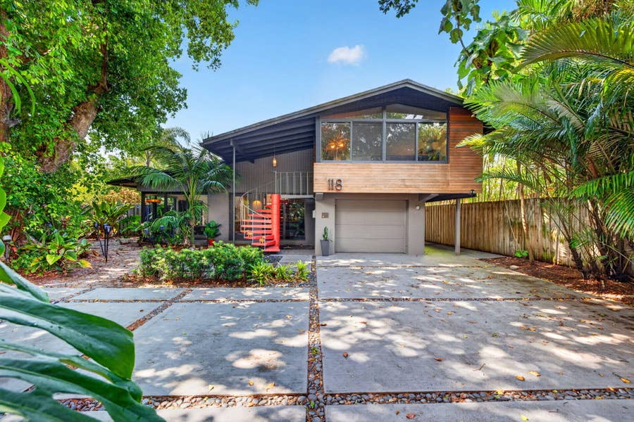 Property photo for 118 NE 16th Place, Fort Lauderdale, FL