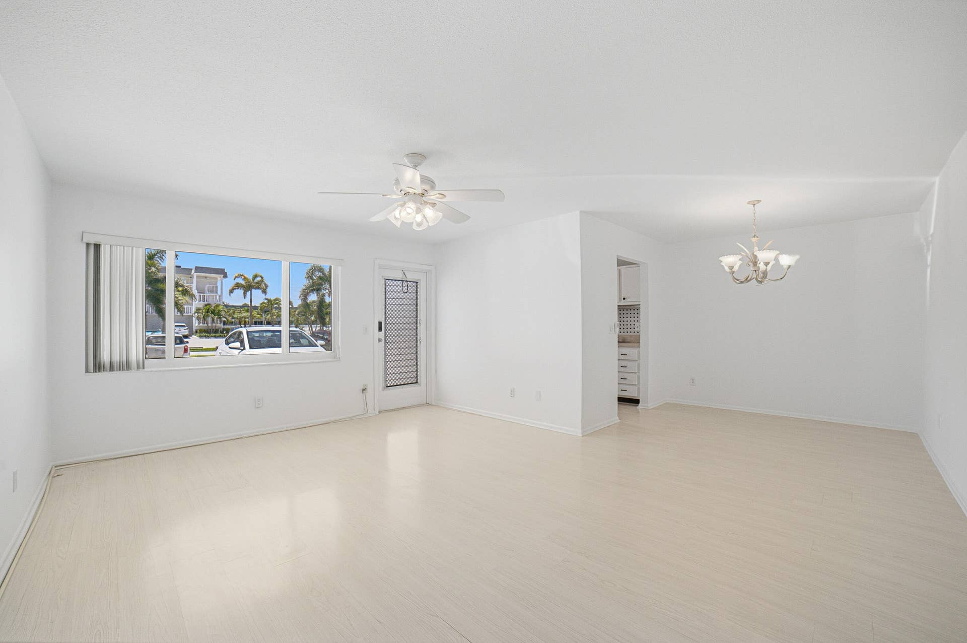 111 Doolen Court, #110, North Palm Beach, FL 33408 Living & Dining Area