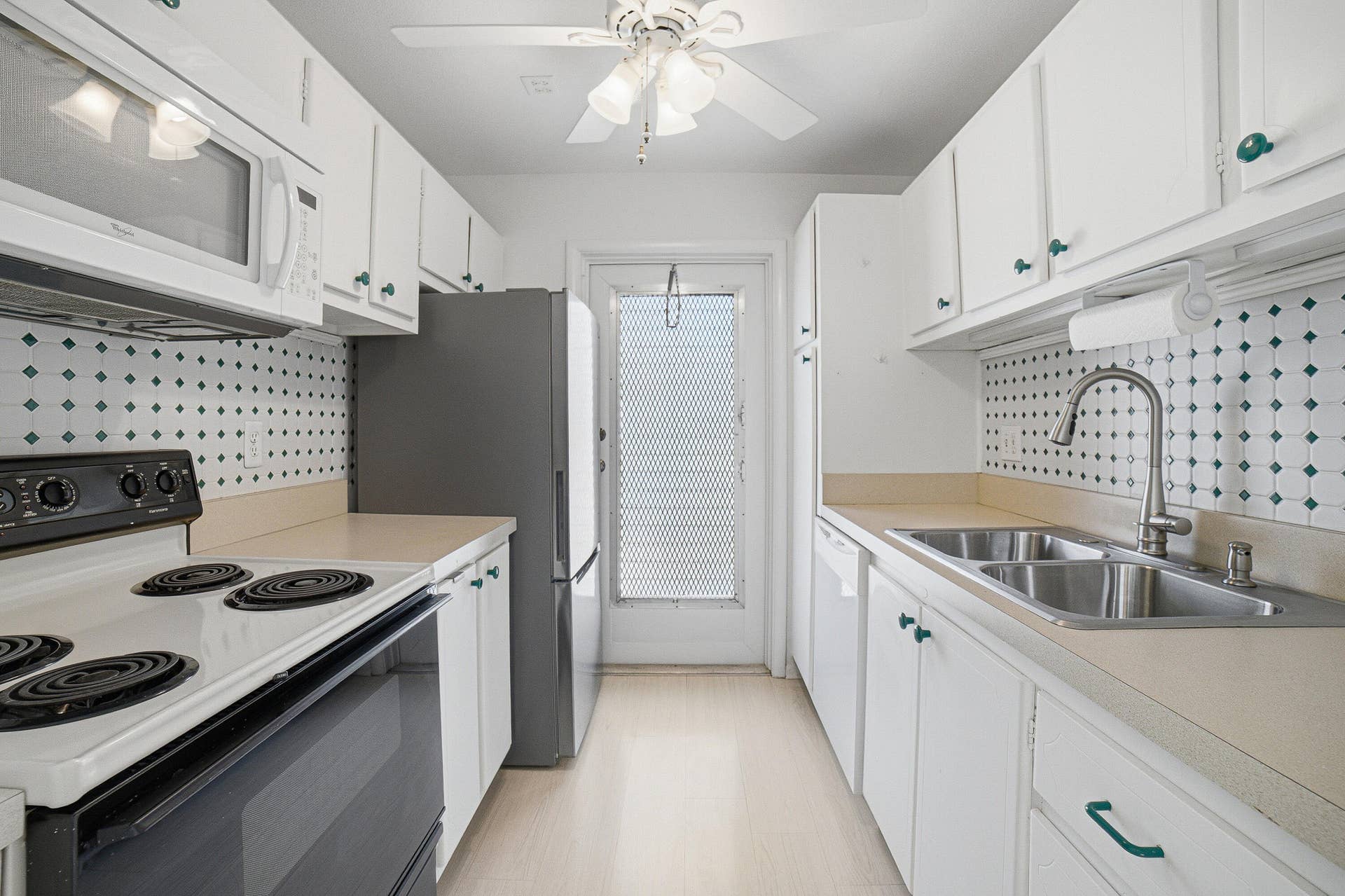 111 Doolen Court, #110, North Palm Beach, FL 33408 Kitchen