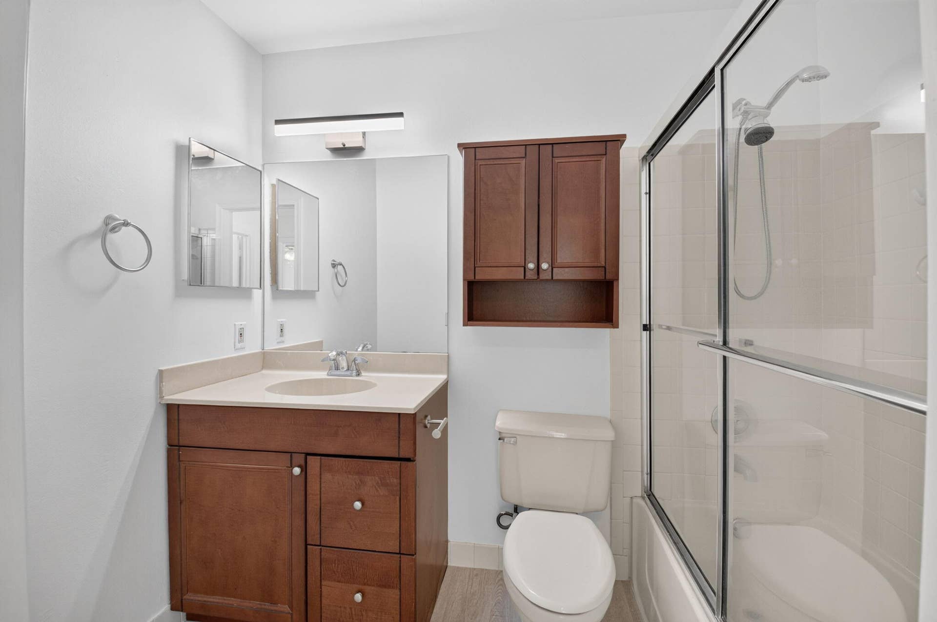 9621 BOCA GARDENS Circle N, #C, Boca Raton, FL 33496 GUEST BATH