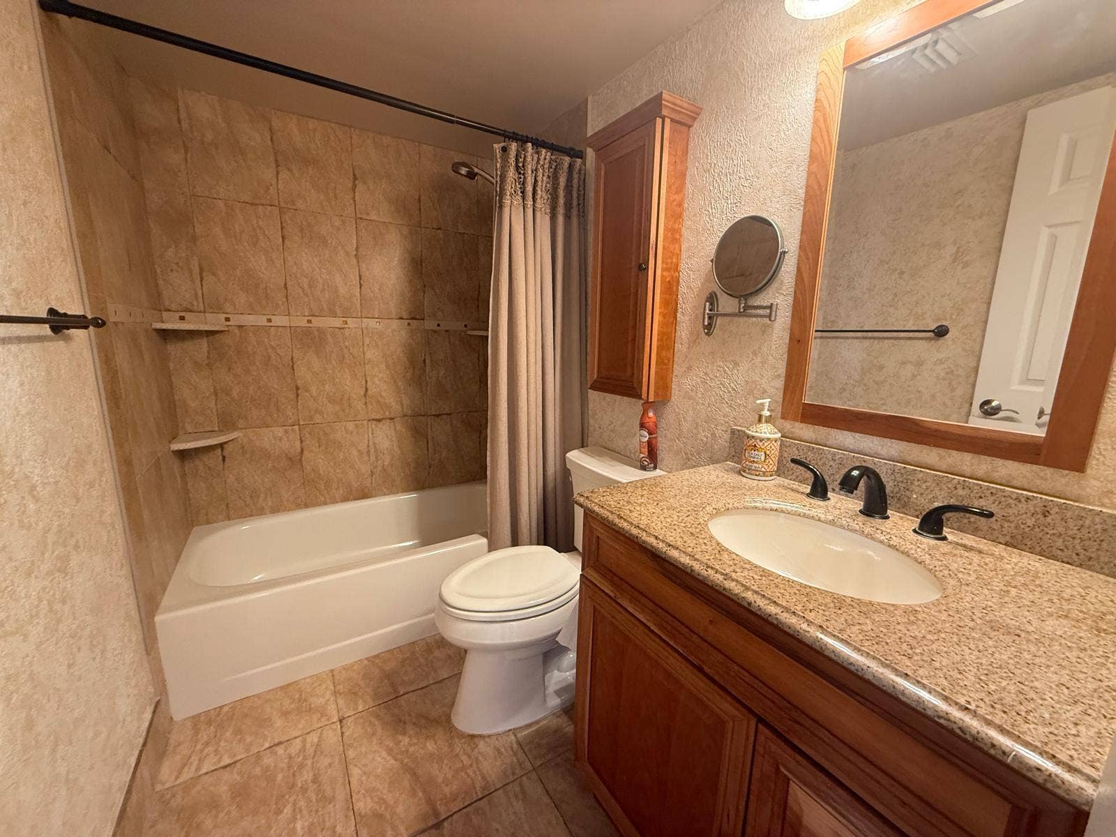 2215 CYPRESS ISLAND Drive, #505, Pompano Beach, FL 33069 Guest Bathroom