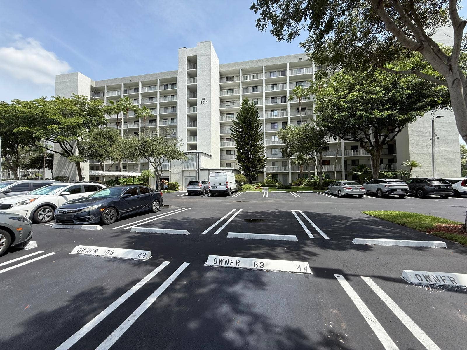 2215 CYPRESS ISLAND Drive, #505, Pompano Beach, FL 33069 Parking and Building
