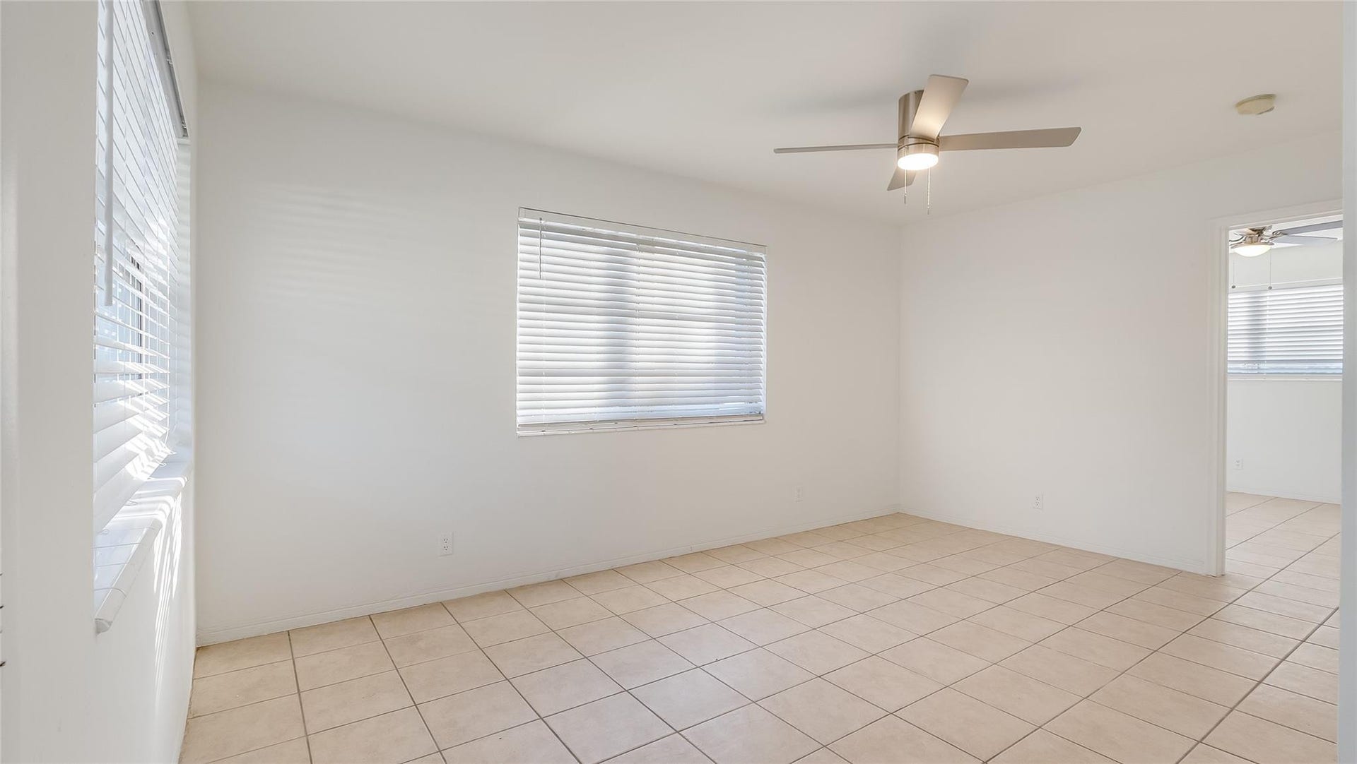 709 SE 15TH Street, #1, Fort Lauderdale, Fort Lauderdale, FL 33316 Lots of space and lots of light. Fresh new paint.