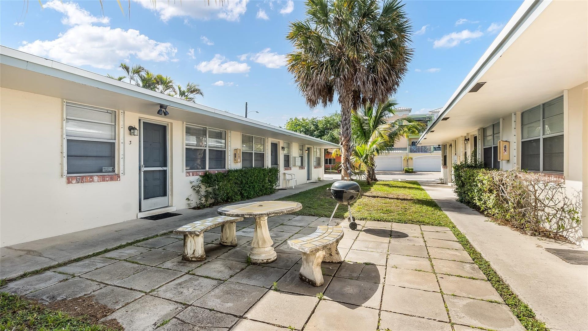 709 SE 15TH Street, #1, Fort Lauderdale, Fort Lauderdale, FL 33316 BBQ and Picnic tables