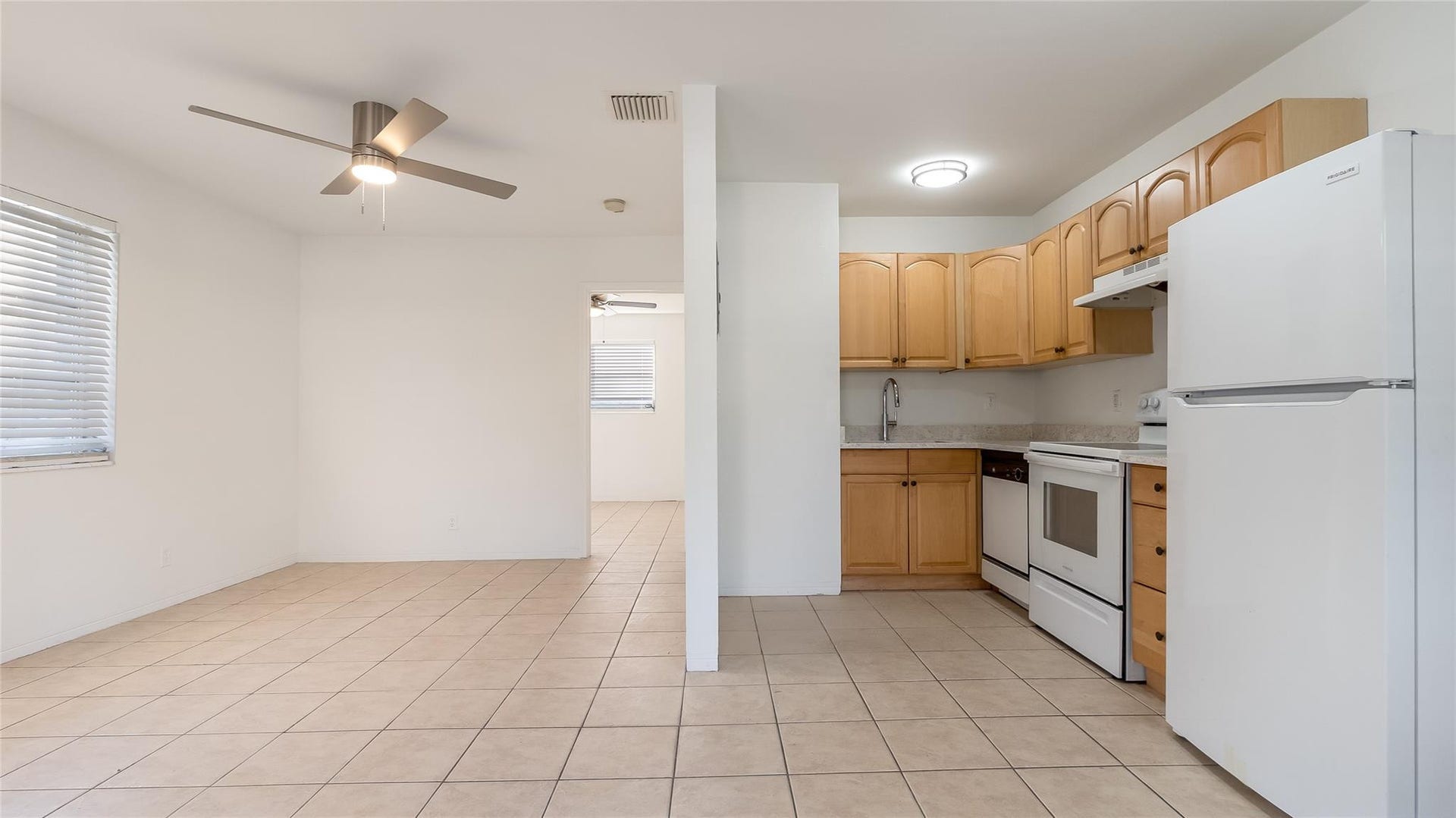 709 SE 15TH Street, #1, Fort Lauderdale, Fort Lauderdale, FL 33316 Eat in kitchen opens to spacious and bright family room