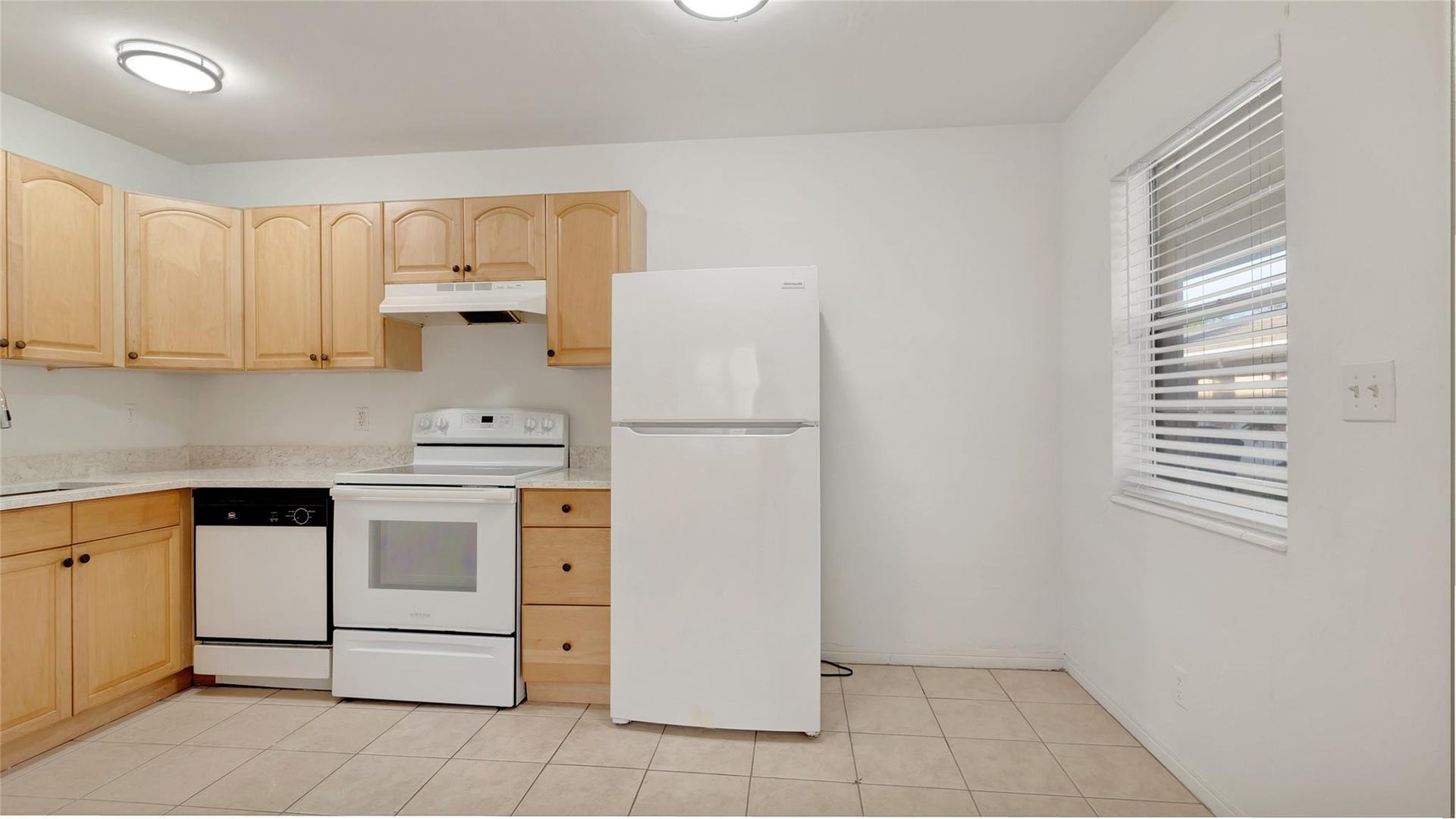 709 SE 15TH Street, #1, Fort Lauderdale, Fort Lauderdale, FL 33316 room for table / eat in kitchen