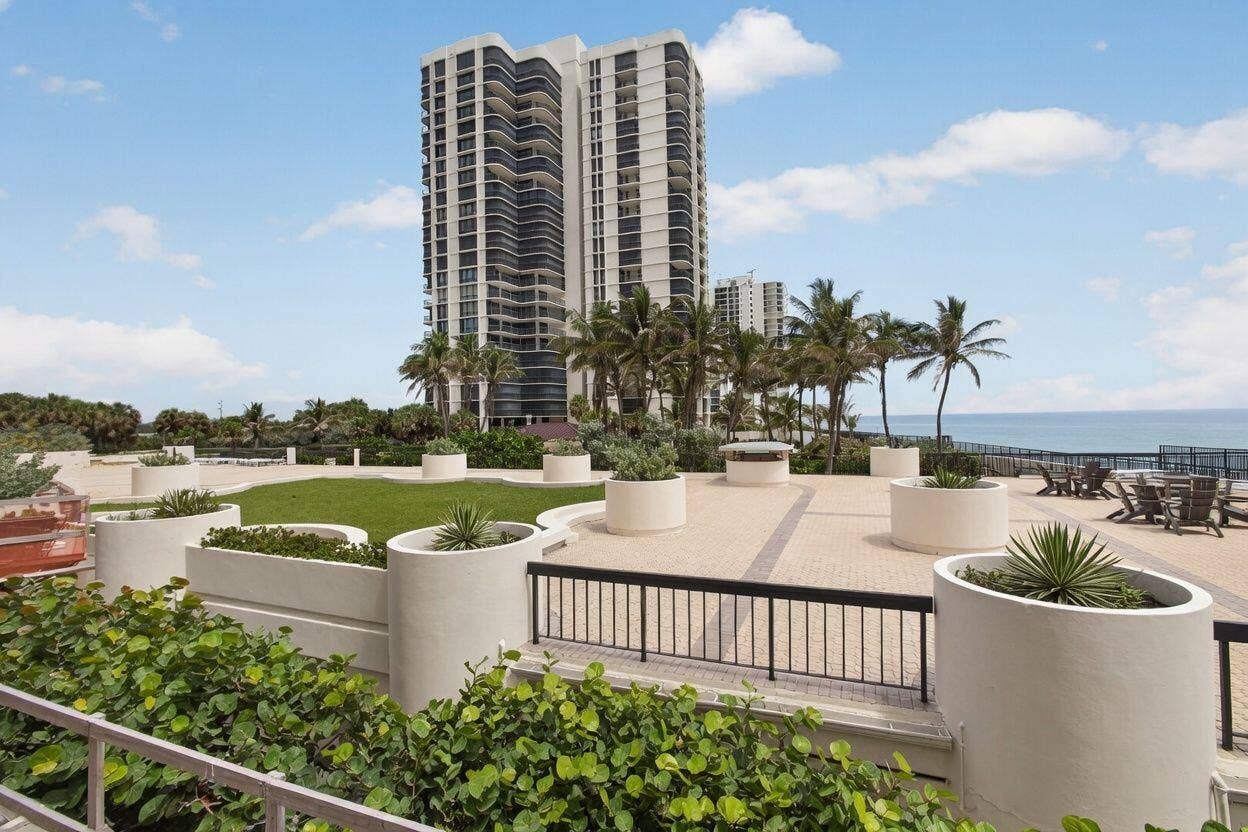 5380 N Ocean Drive, #2e, Riviera Beach, FL 33404 40-web-or-mls-1MyLF
