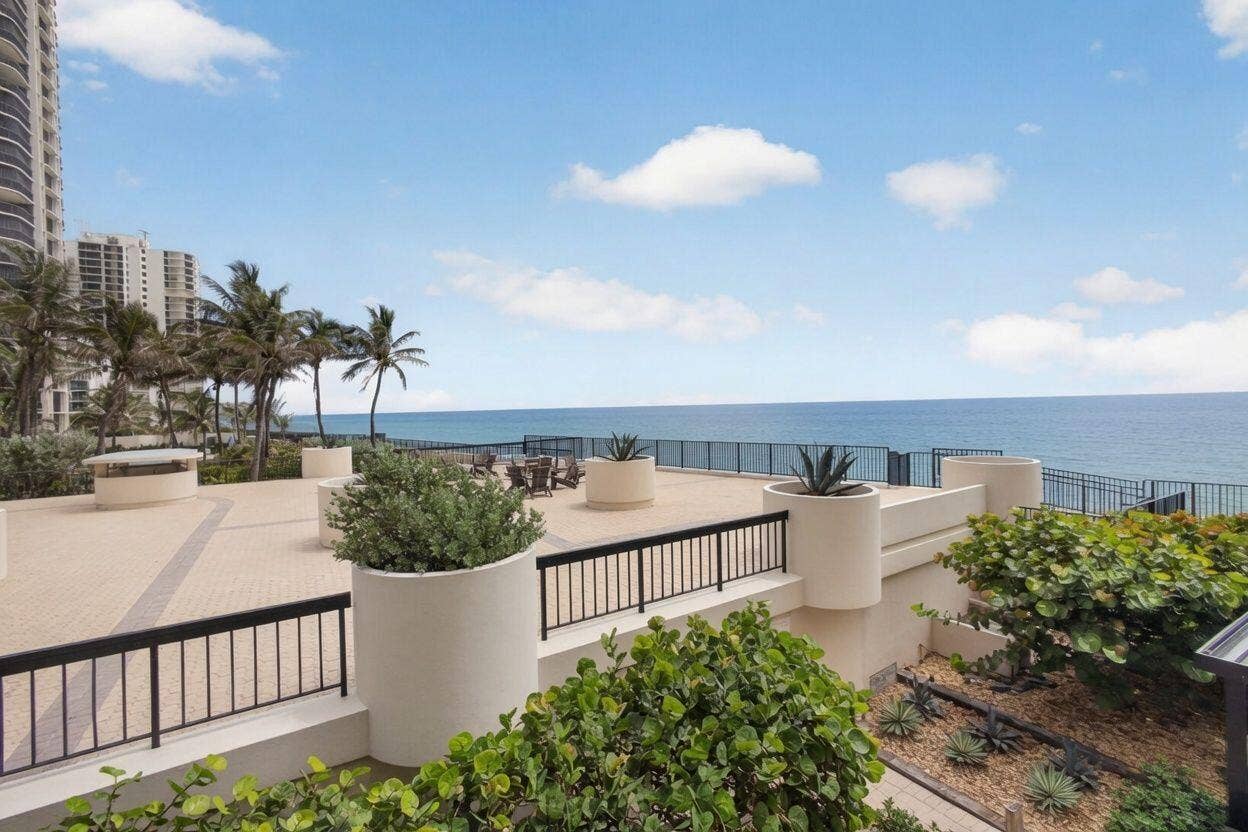 5380 N Ocean Drive, #2e, Riviera Beach, FL 33404 41-web-or-mls-Nr4F7