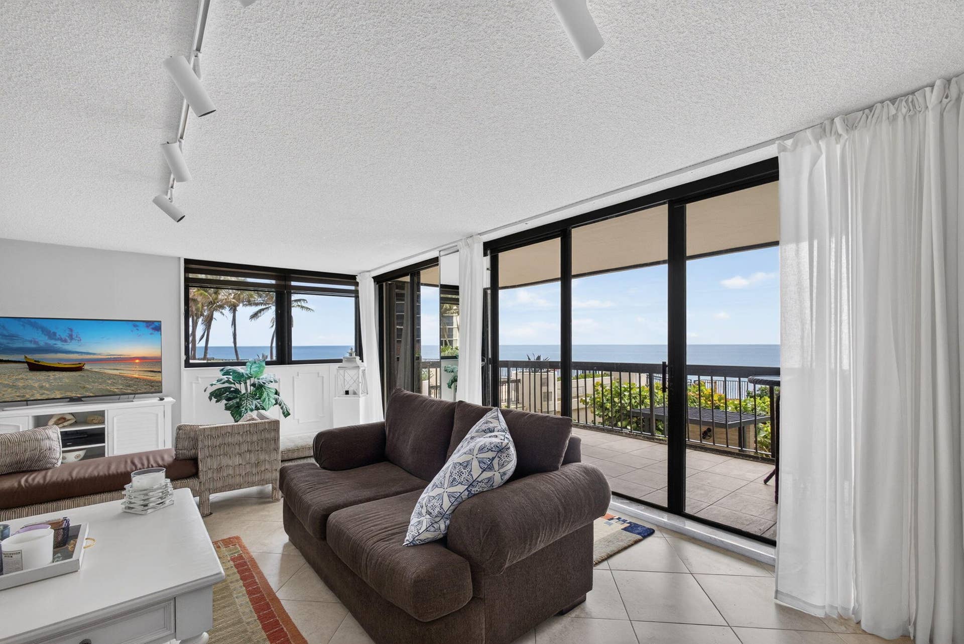 5380 N Ocean Drive, #2e, Riviera Beach, FL 33404 9-web-or-mls-5D1A3696
