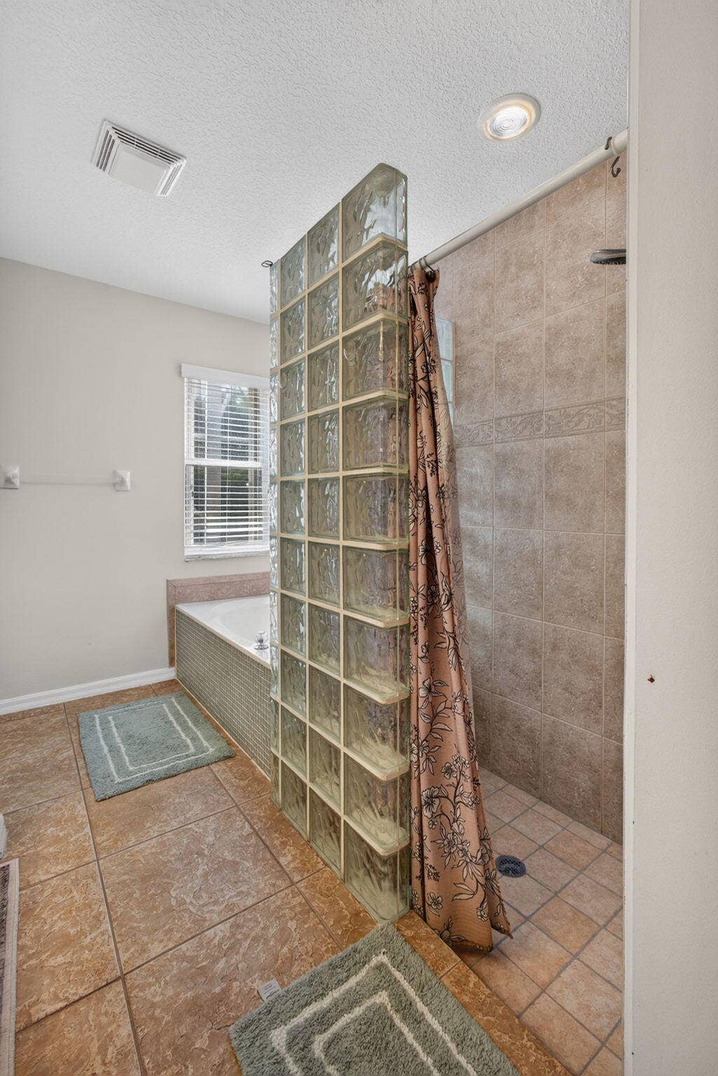 8058 Via Hacienda, Riviera Beach, FL 33418 36-web-or-mls-5D1A3501