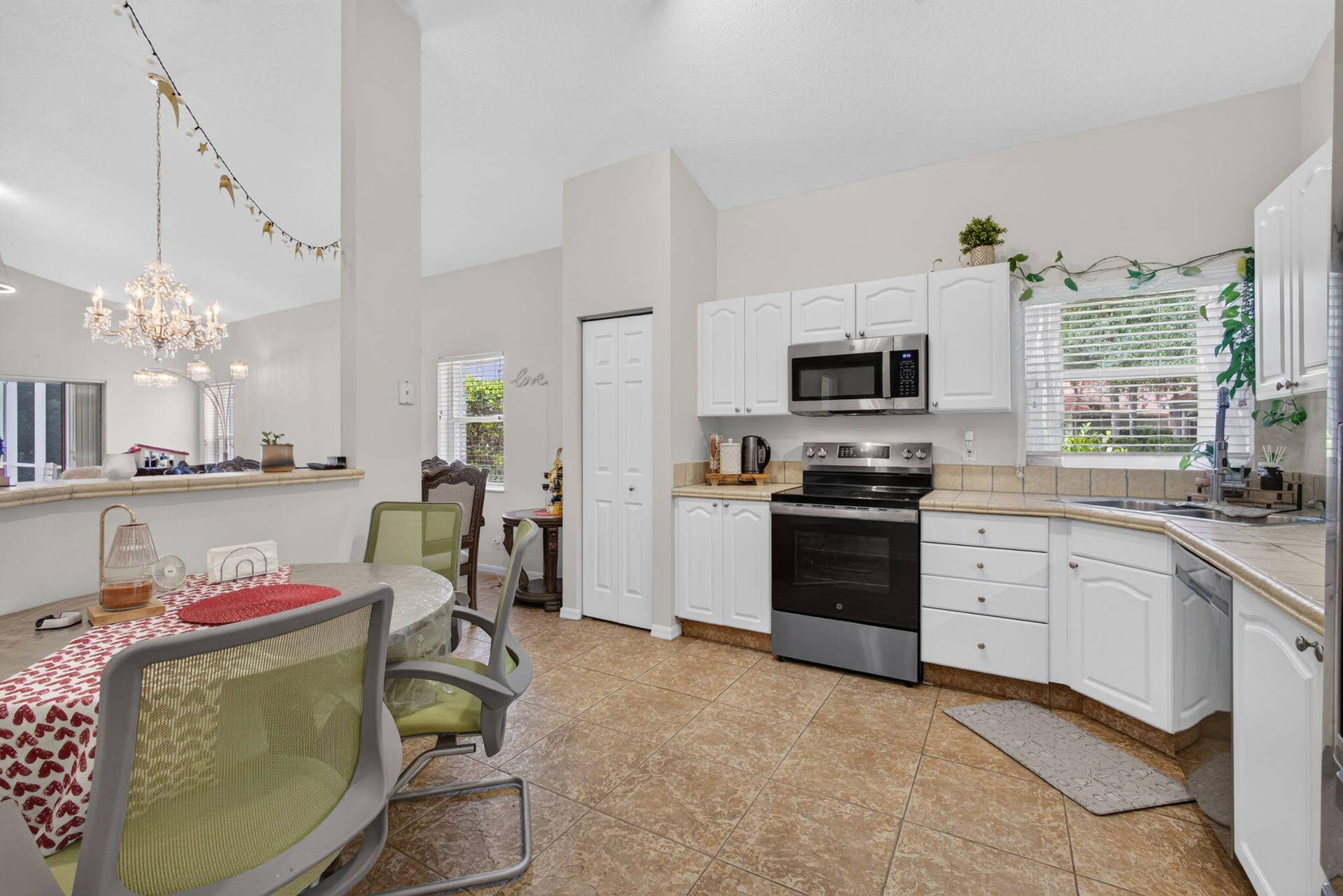 8058 Via Hacienda, Riviera Beach, FL 33418 15-web-or-mls-5D1A3396