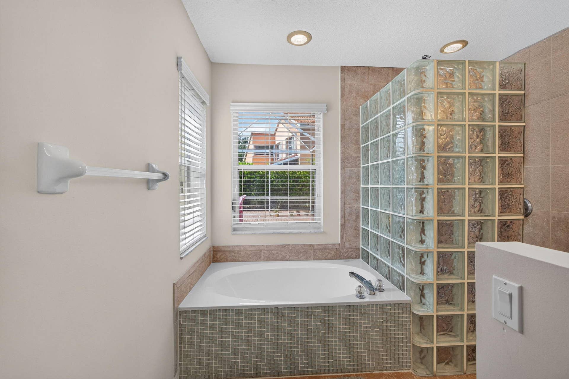 8058 Via Hacienda, Riviera Beach, FL 33418 34-web-or-mls-5D1A3491