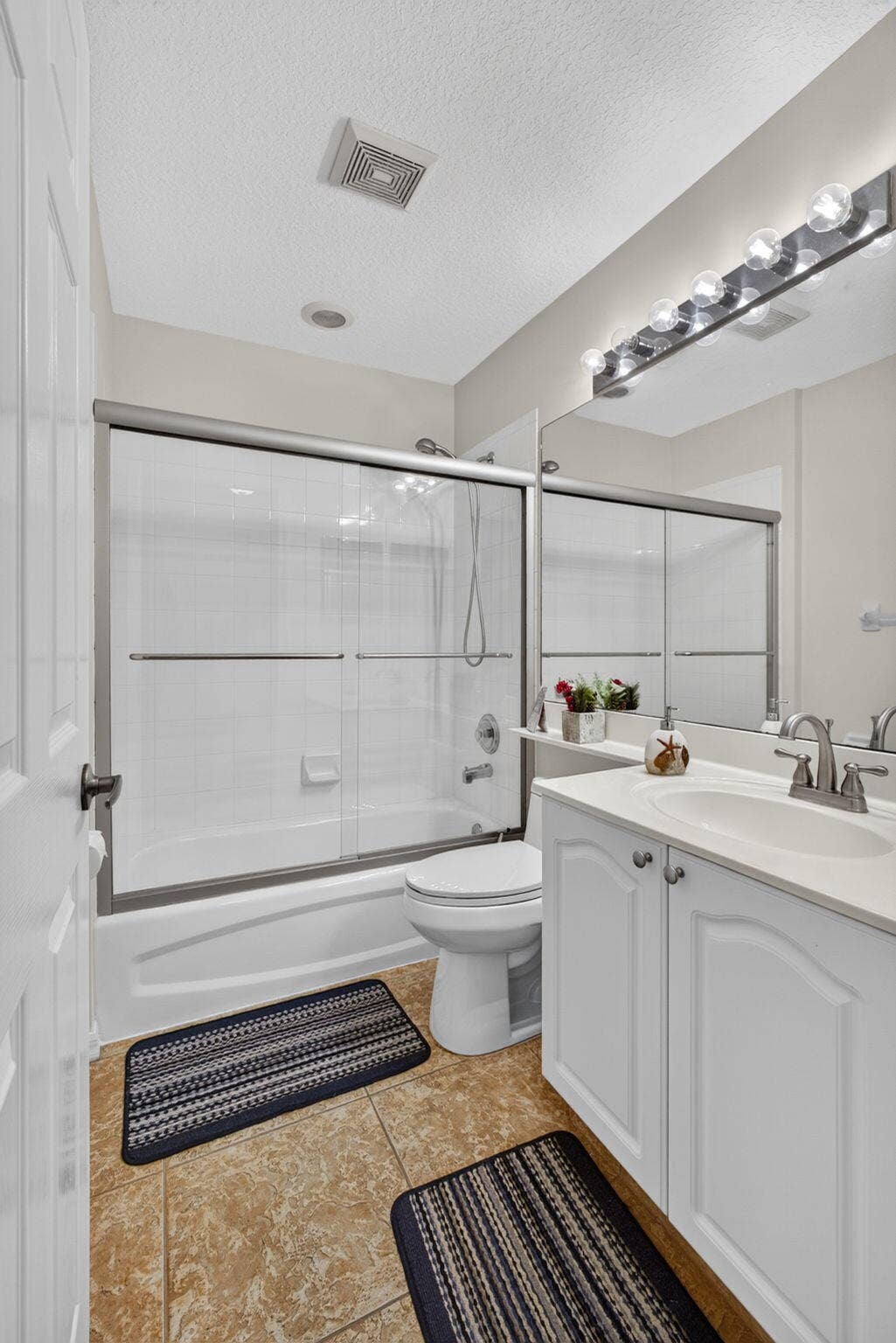8058 Via Hacienda, Riviera Beach, FL 33418 41-web-or-mls-5D1A3528