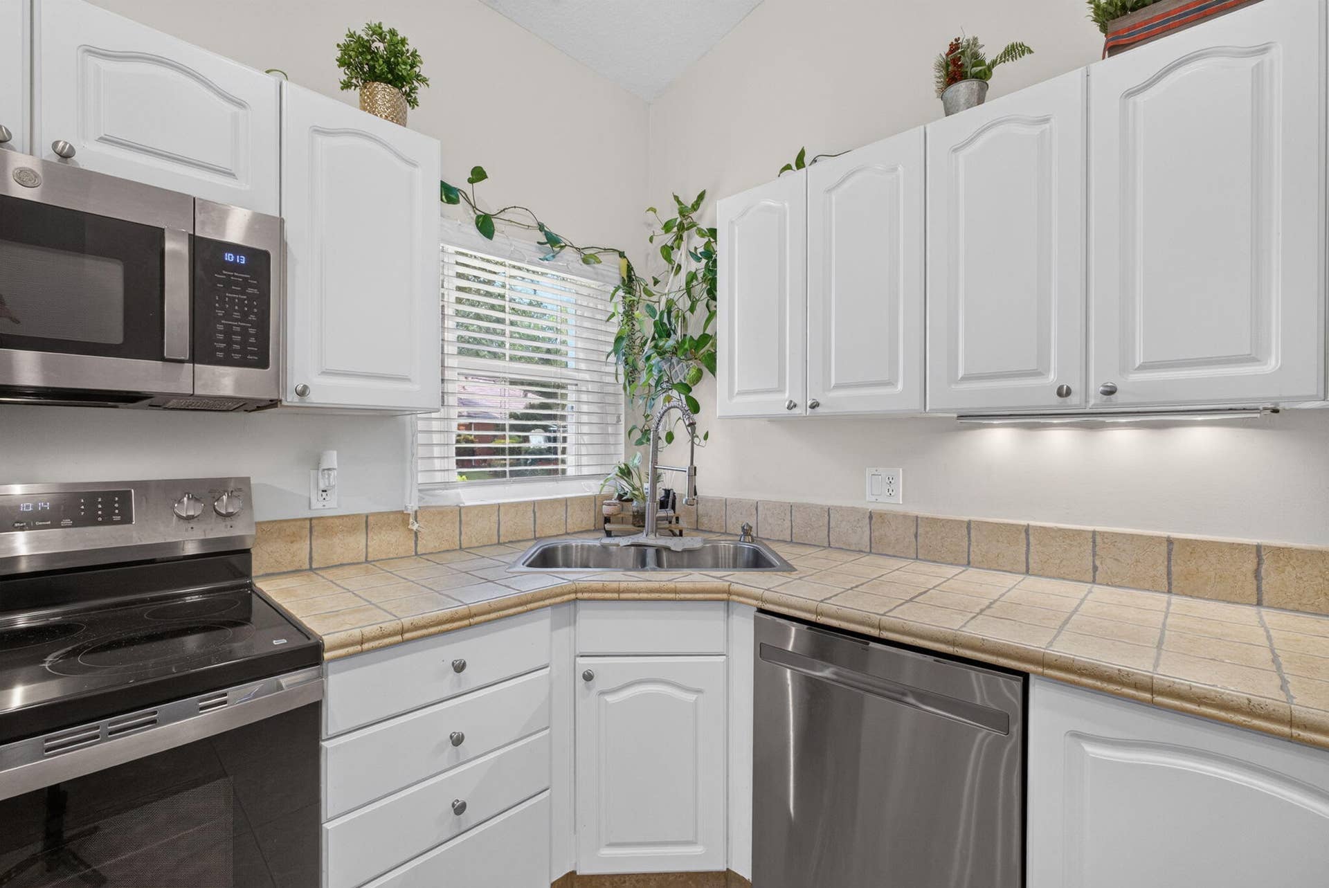 8058 Via Hacienda, Riviera Beach, FL 33418 19-web-or-mls-5D1A3419